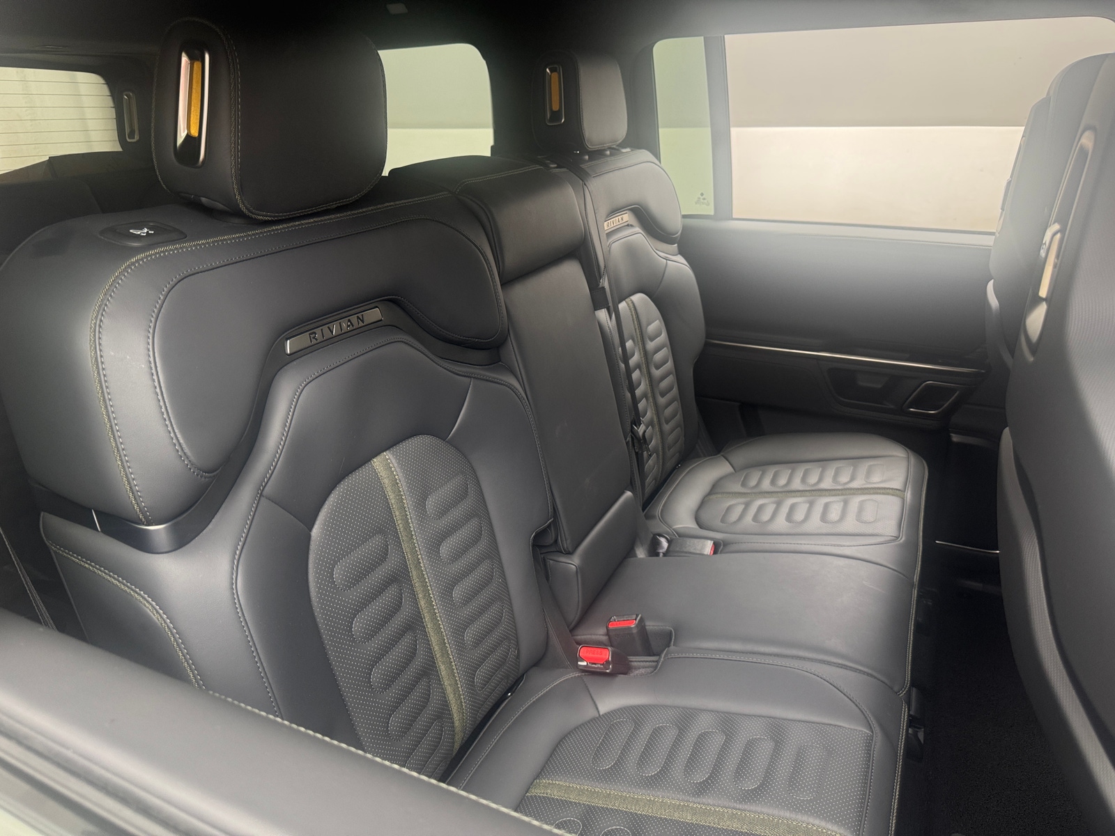 Thumbnail: 2023 Rivian R1S - 5