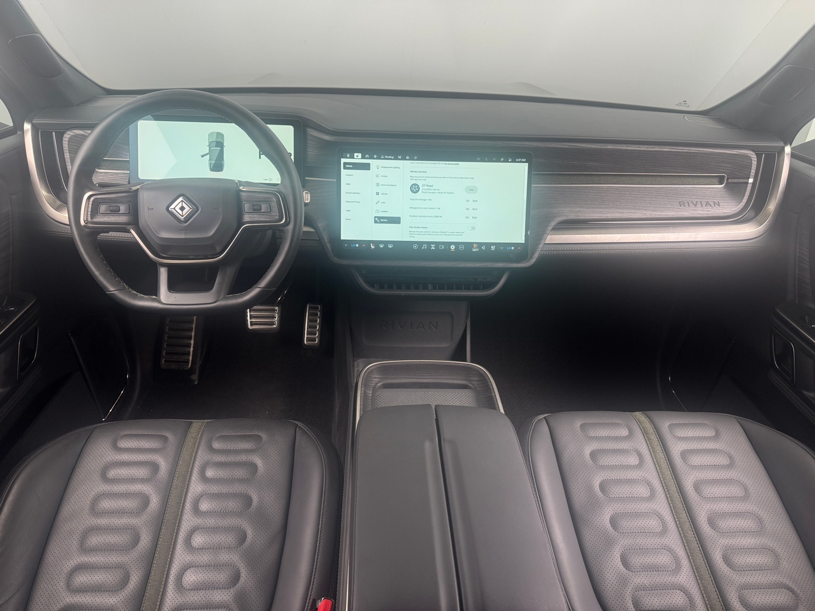 Thumbnail: 2023 Rivian R1S - 2
