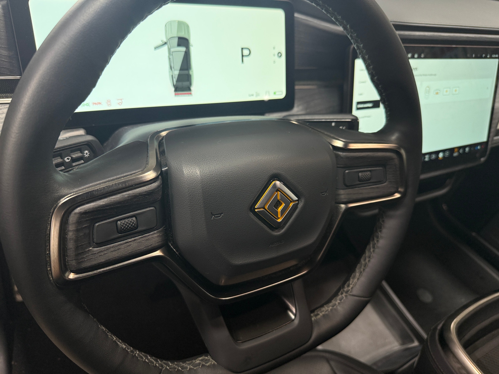 Thumbnail: 2023 Rivian R1S - 4