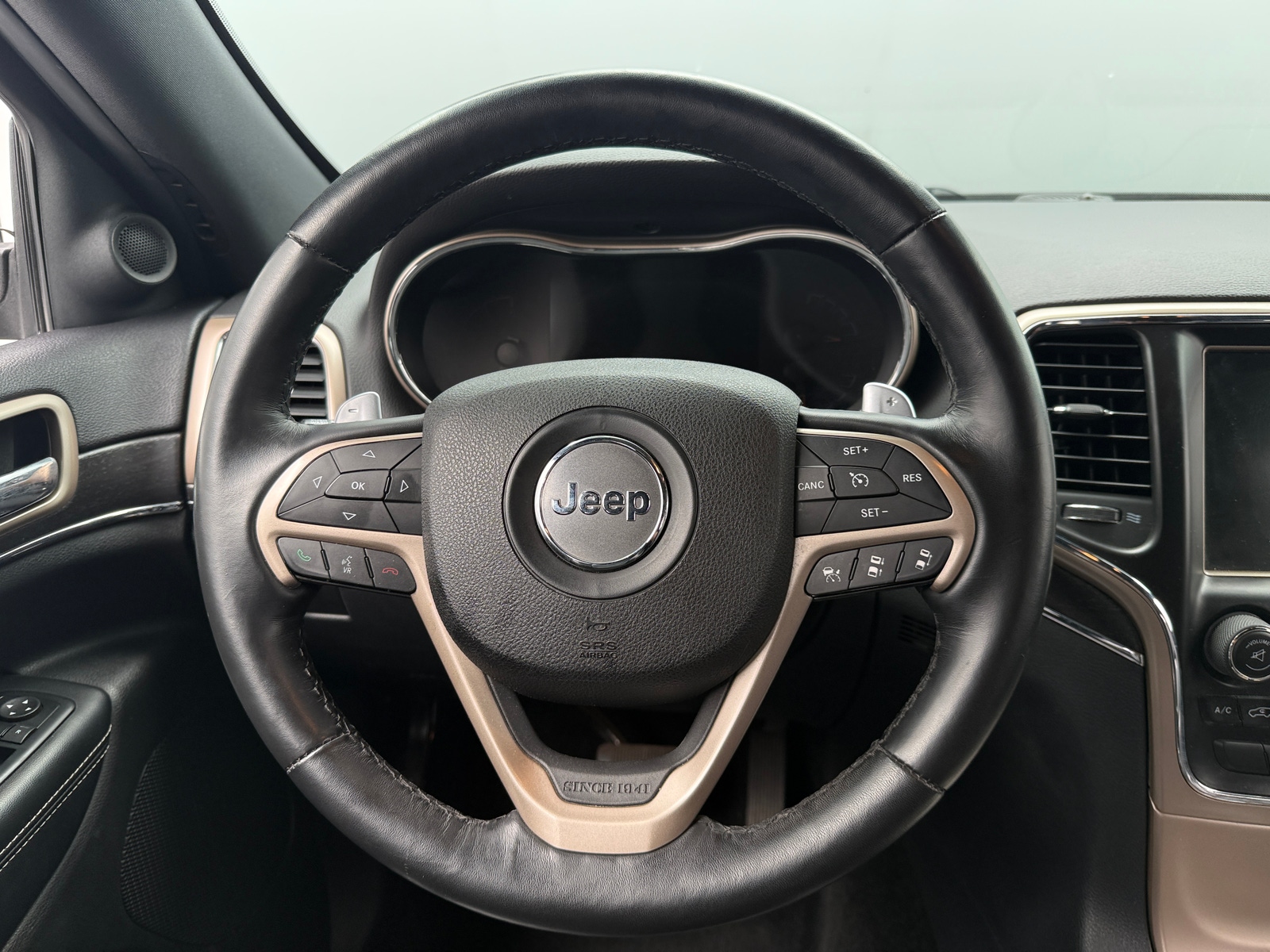 Thumbnail: 2015 Jeep Grand Cherokee - 4