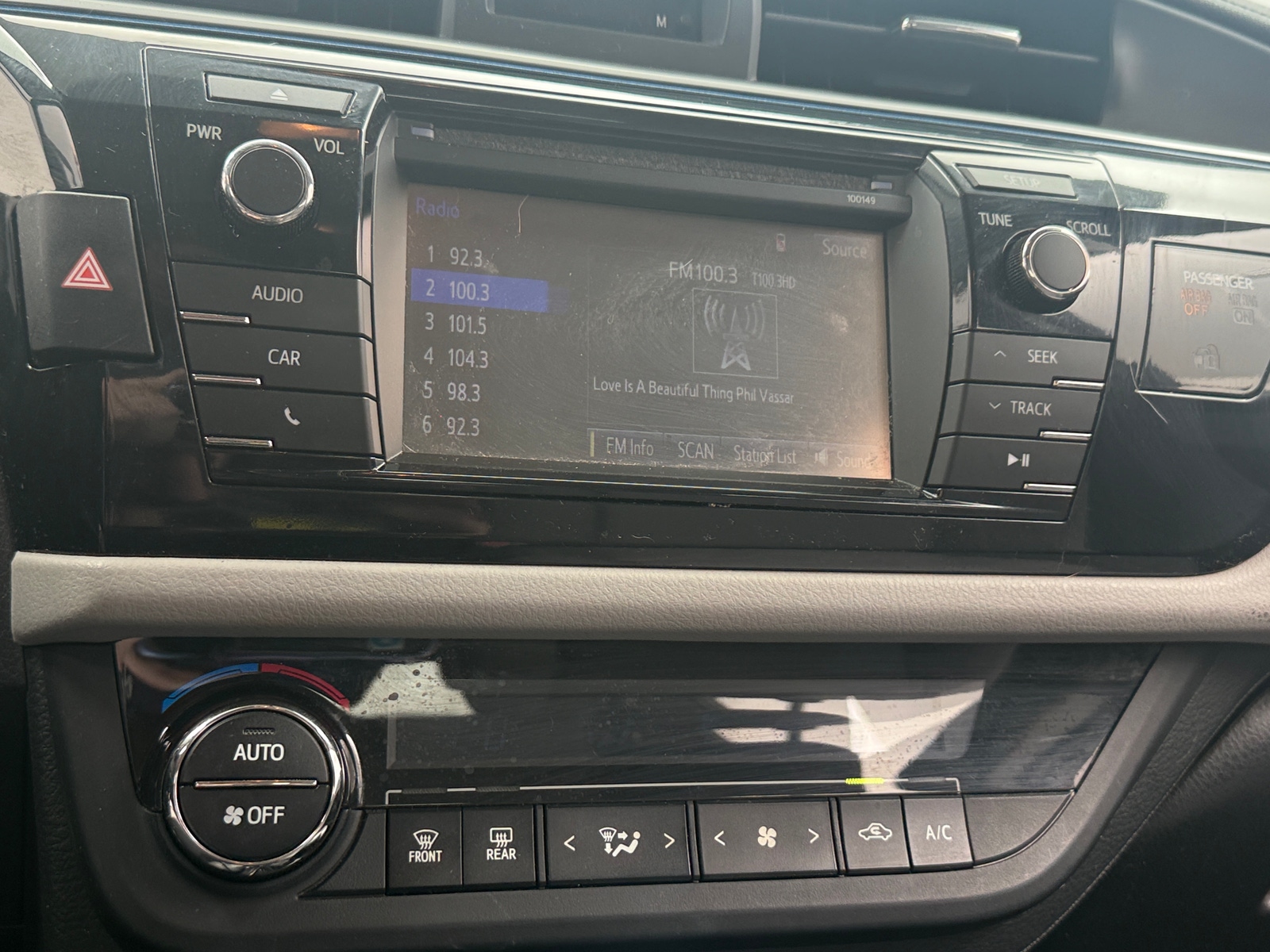 Thumbnail: 2014 Toyota Corolla - 4