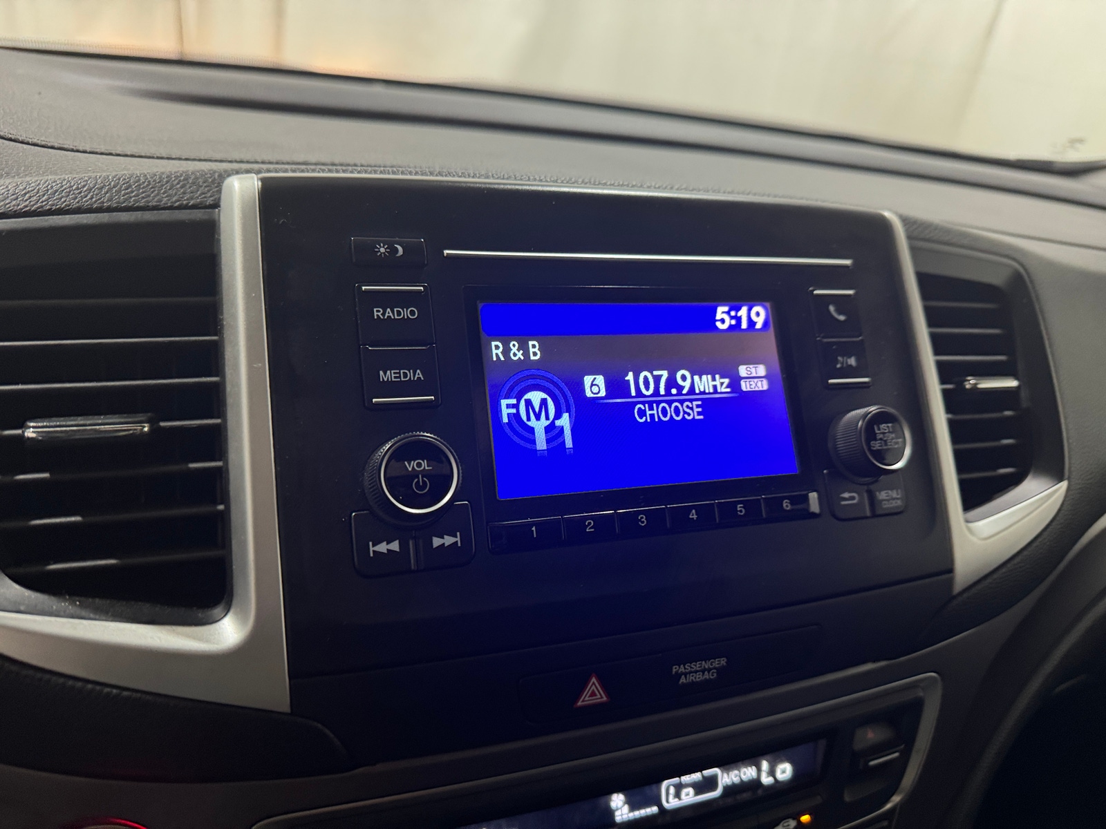 Thumbnail: 2019 Honda Ridgeline - 3