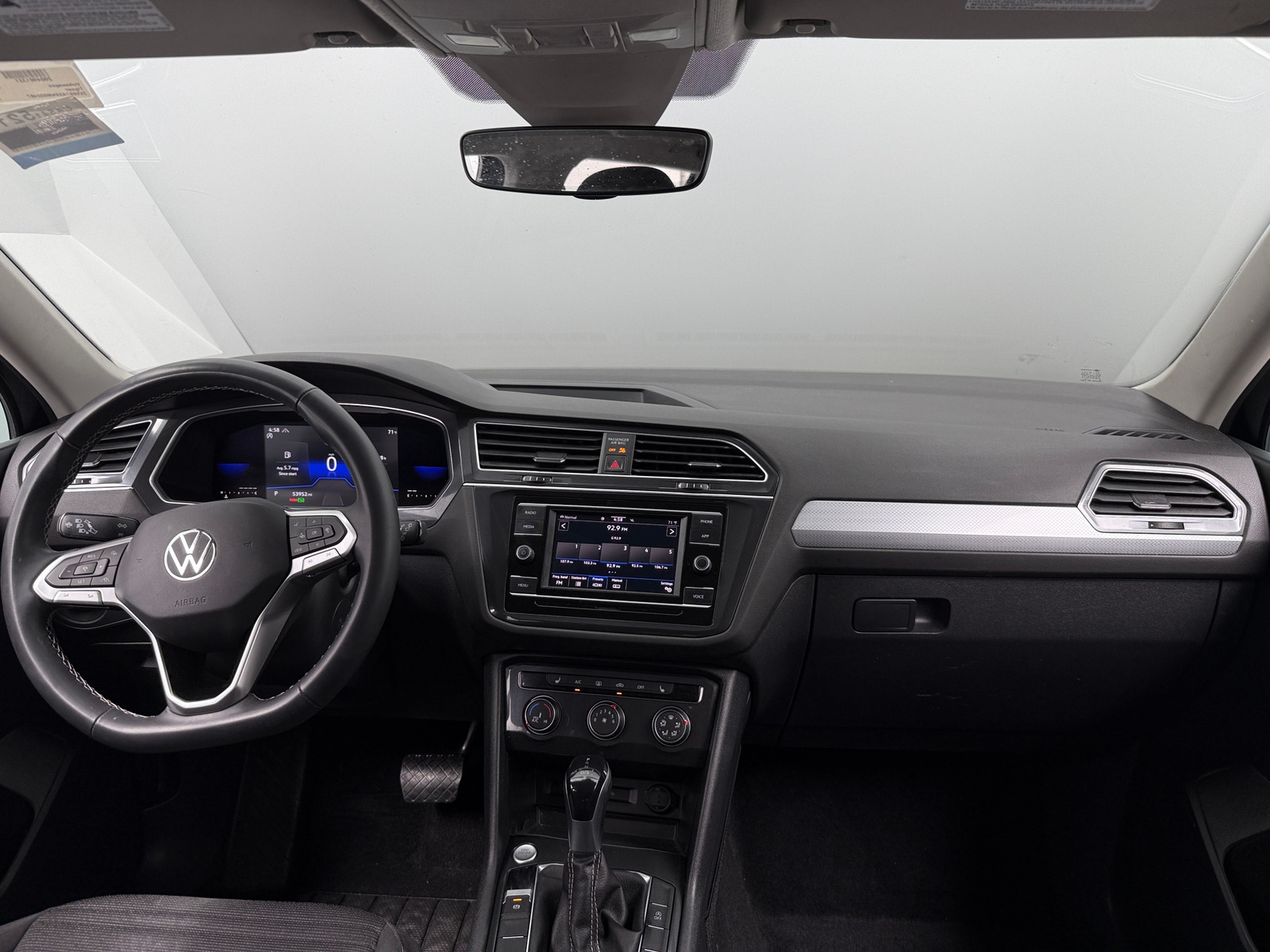 Thumbnail: 2022 Volkswagen Tiguan - 3