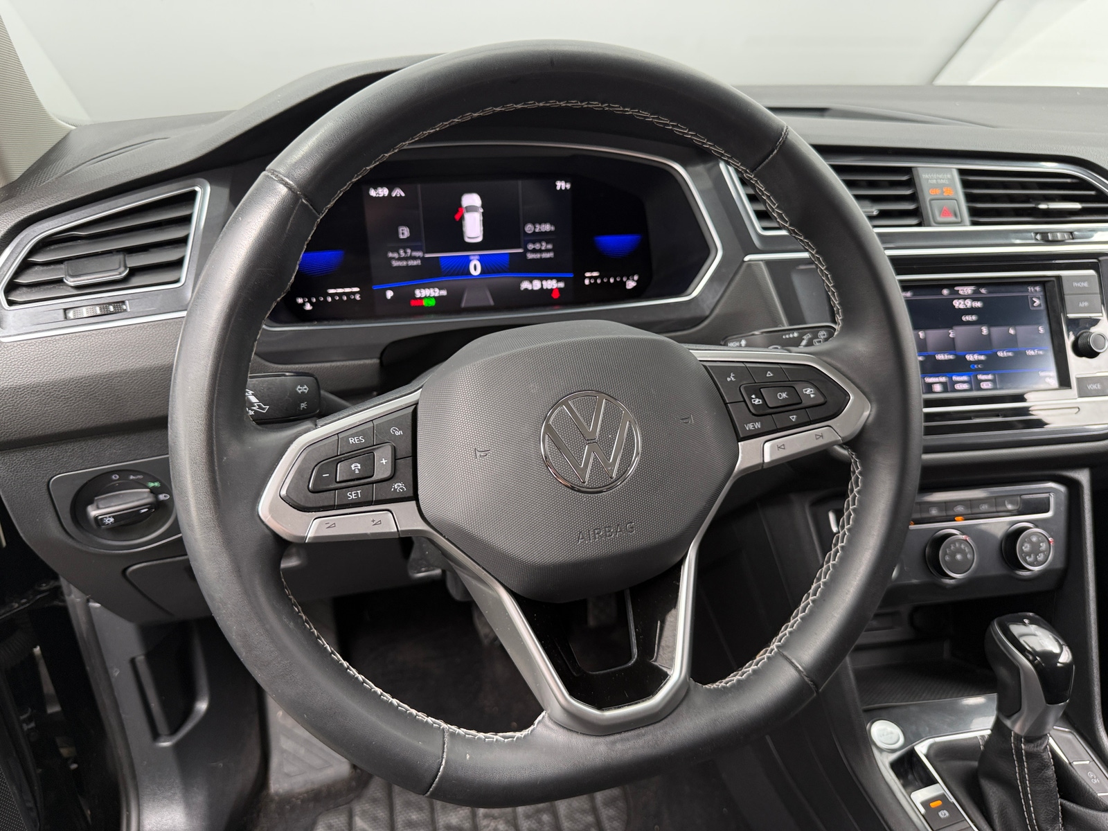 Thumbnail: 2022 Volkswagen Tiguan - 5