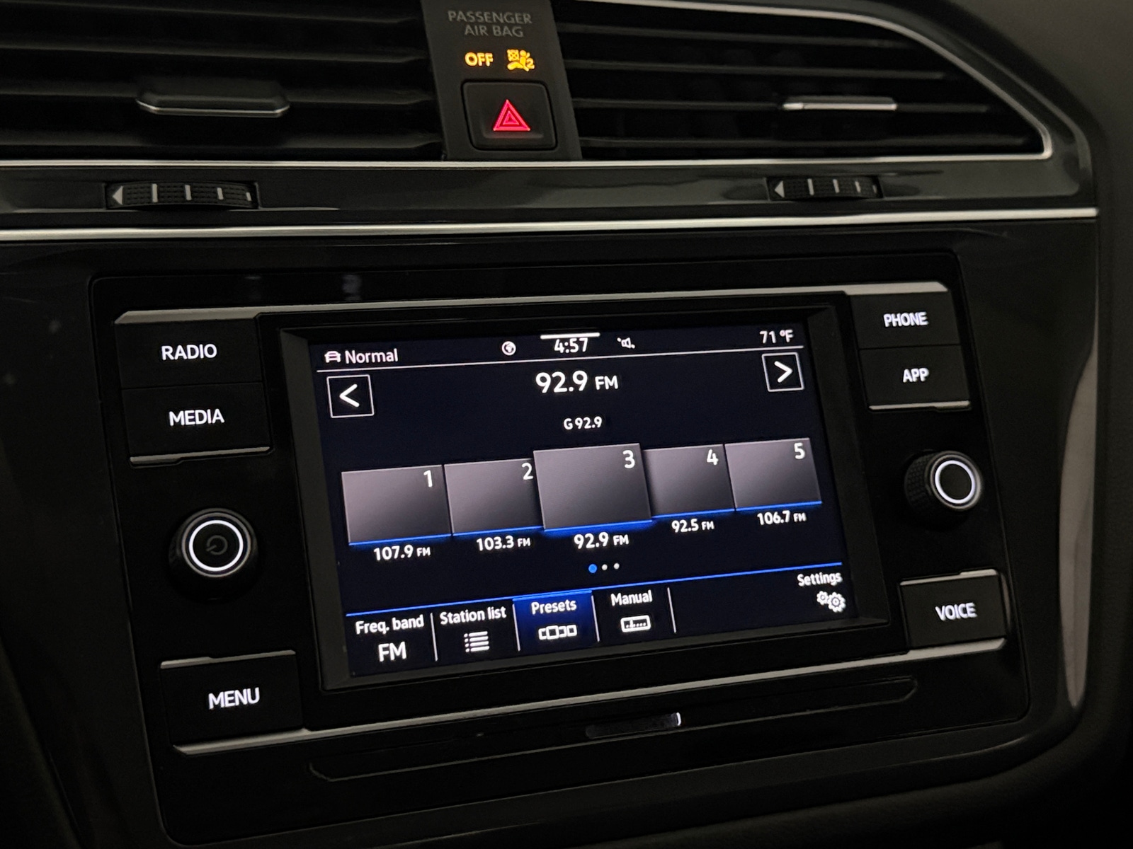 Thumbnail: 2022 Volkswagen Tiguan - 4