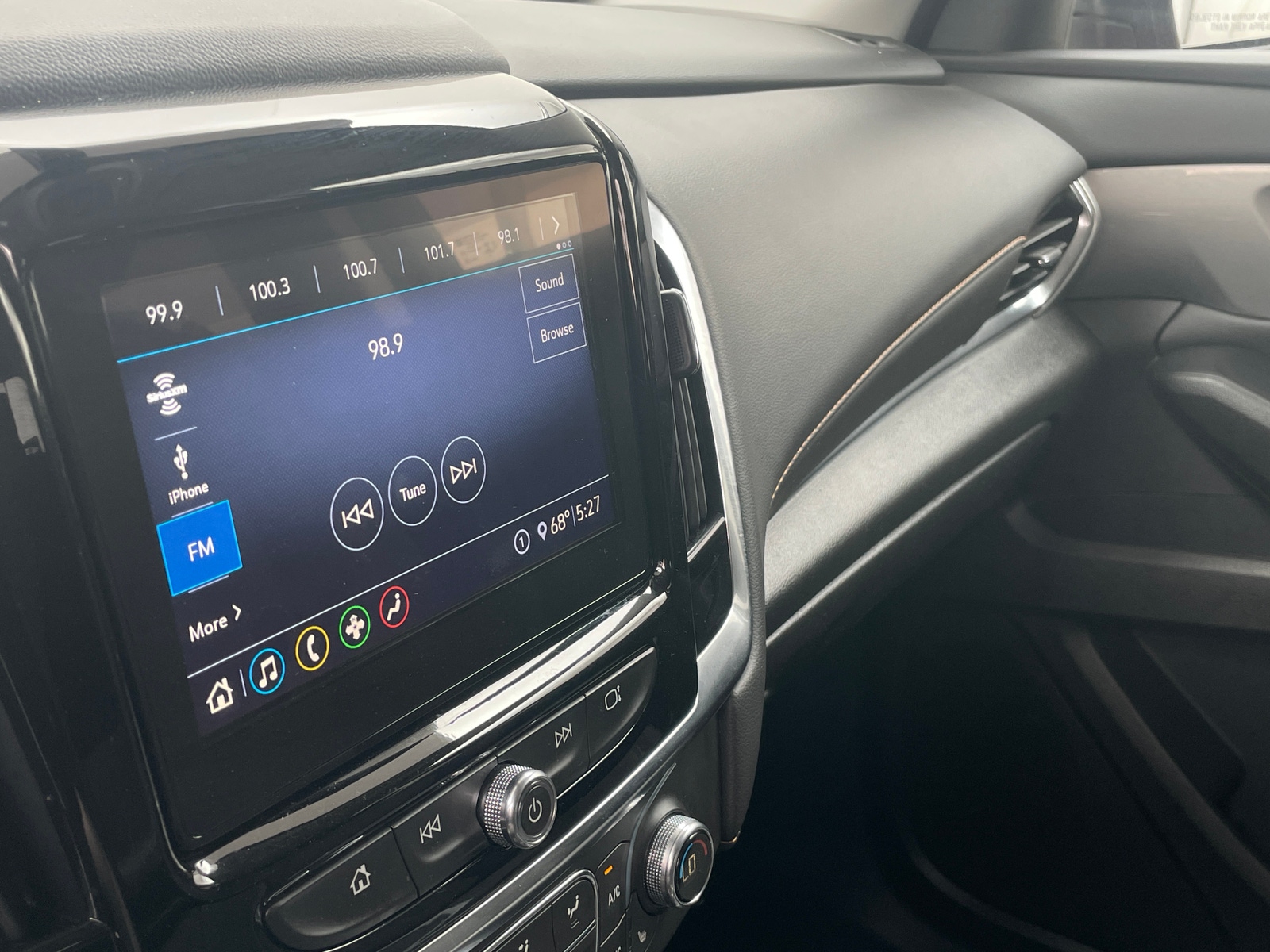 Thumbnail: 2021 Chevrolet Traverse - 4