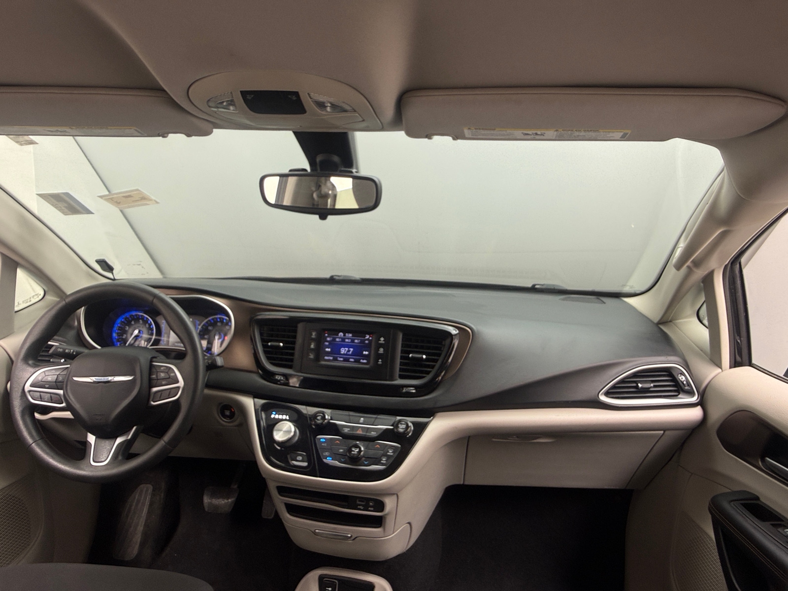 Thumbnail: 2017 Chrysler Pacifica - 3