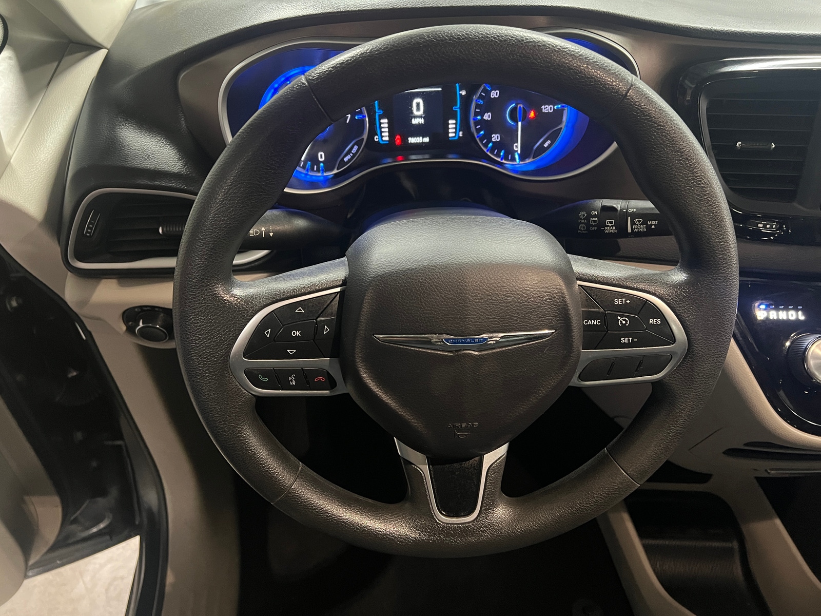 Thumbnail: 2017 Chrysler Pacifica - 5
