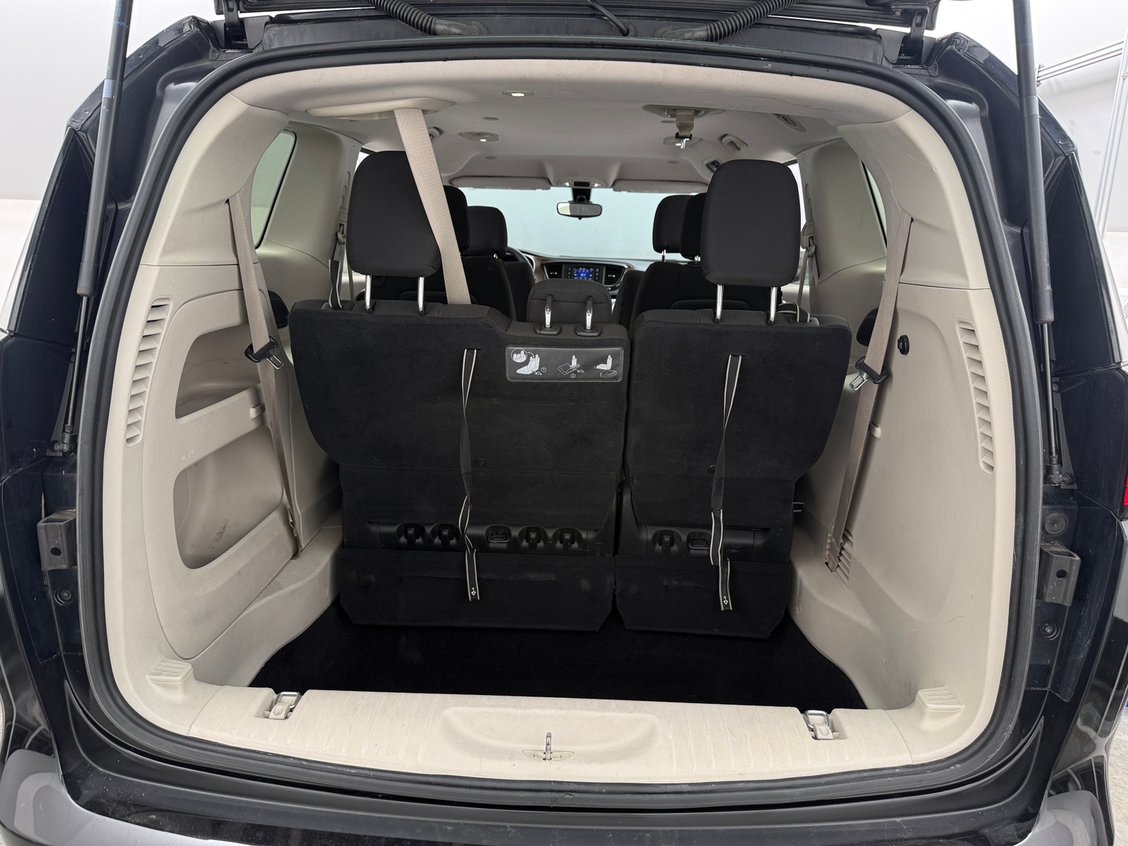 Thumbnail: 2017 Chrysler Pacifica - 7