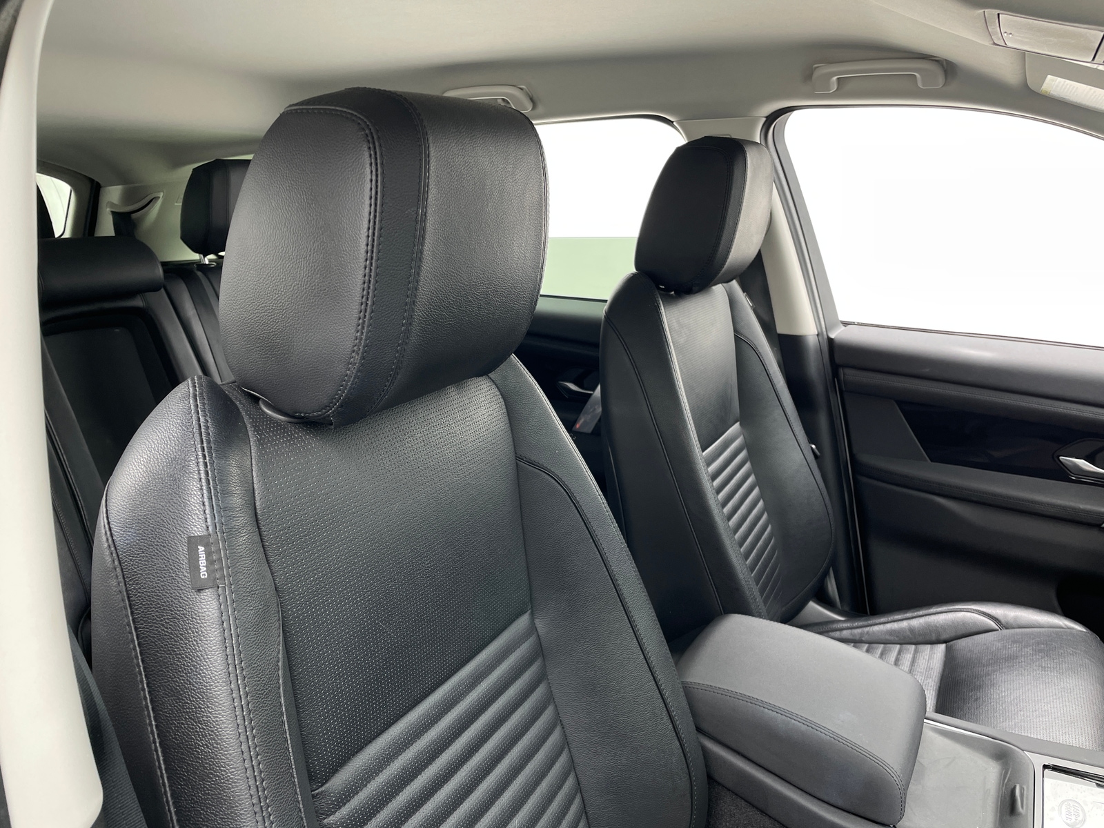 Thumbnail: 2020 Land Rover Discovery Sport - 2