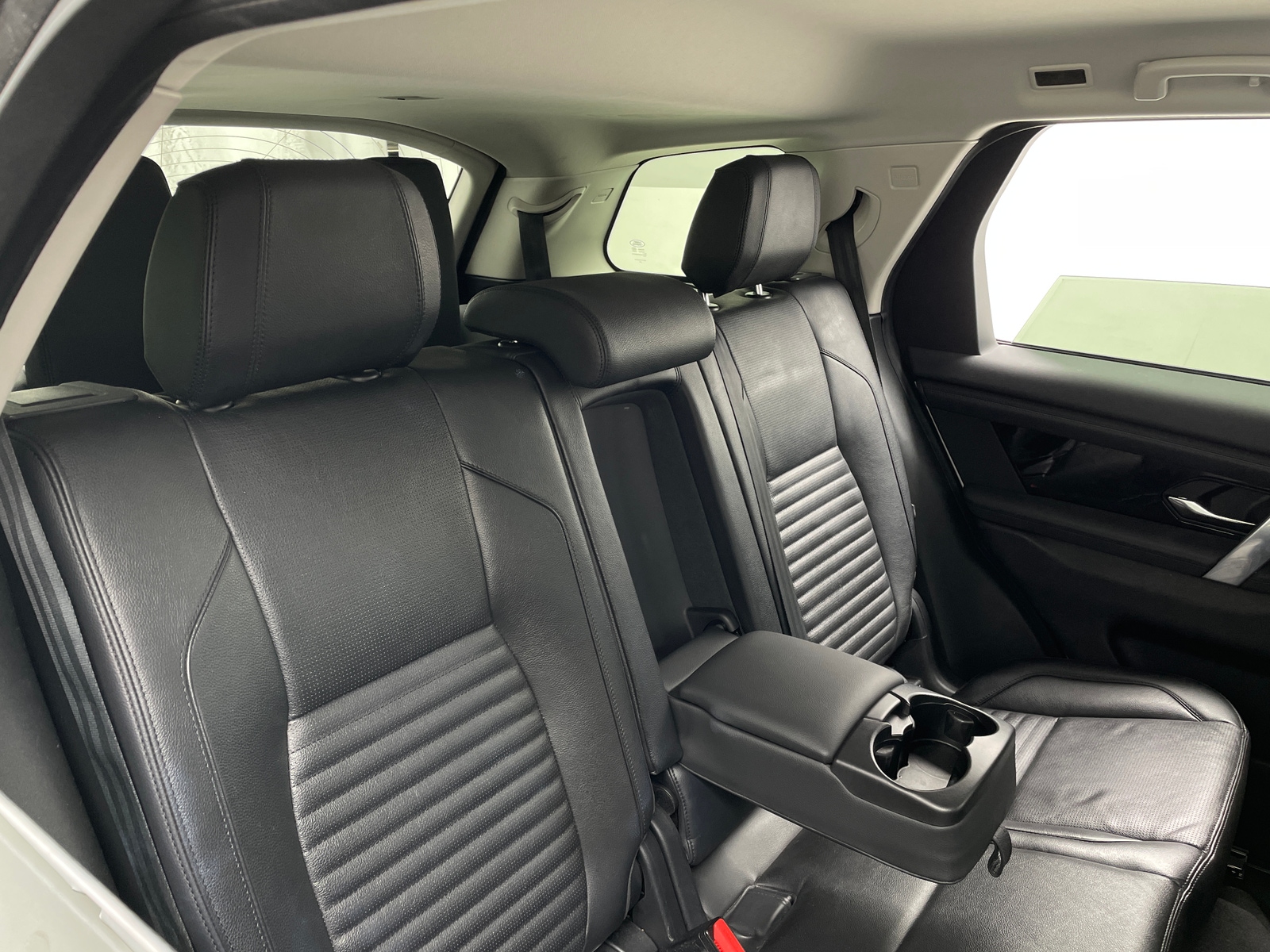 Thumbnail: 2020 Land Rover Discovery Sport - 6