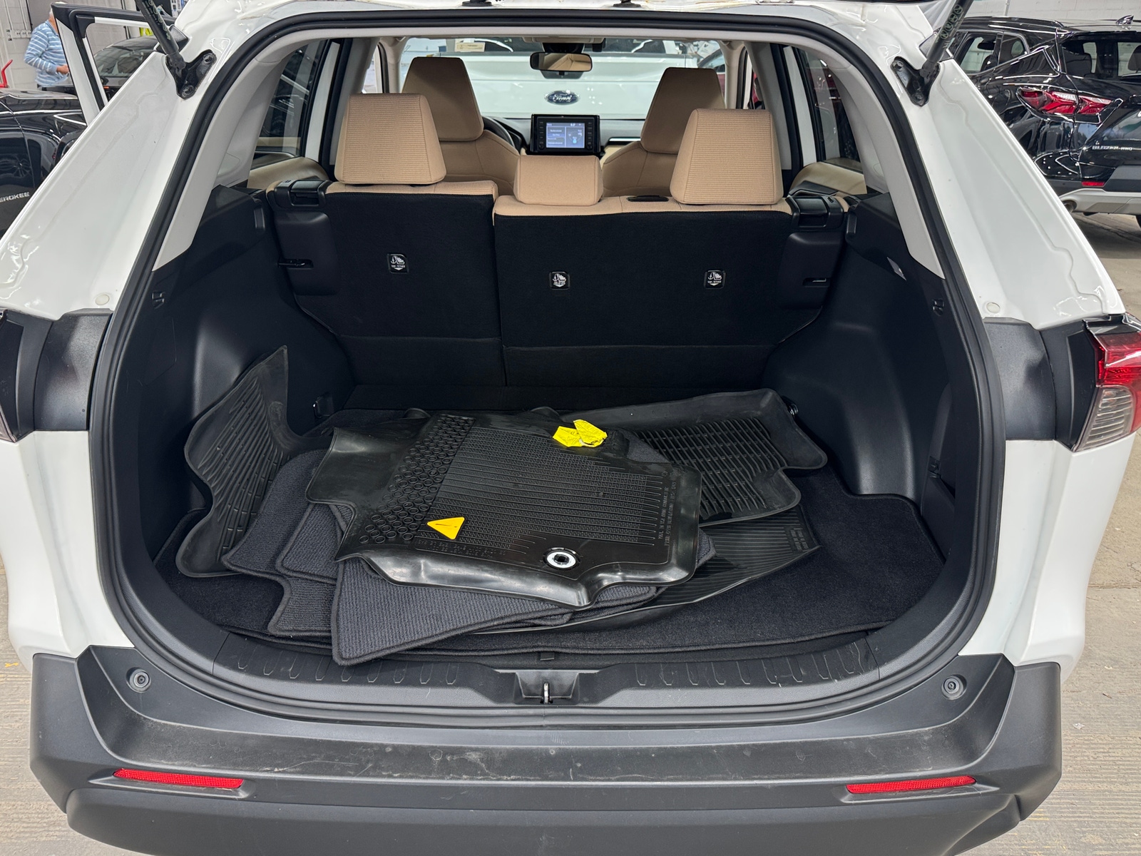 Thumbnail: 2019 Toyota RAV4 - 7
