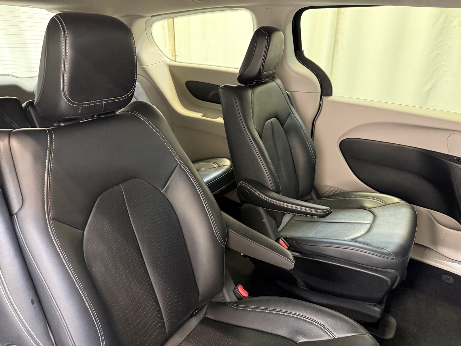 Thumbnail: 2024 Chrysler Pacifica - 6