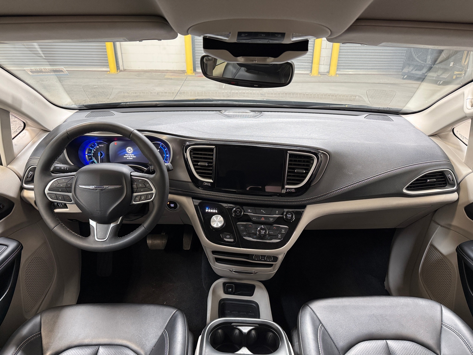 Thumbnail: 2024 Chrysler Pacifica - 3