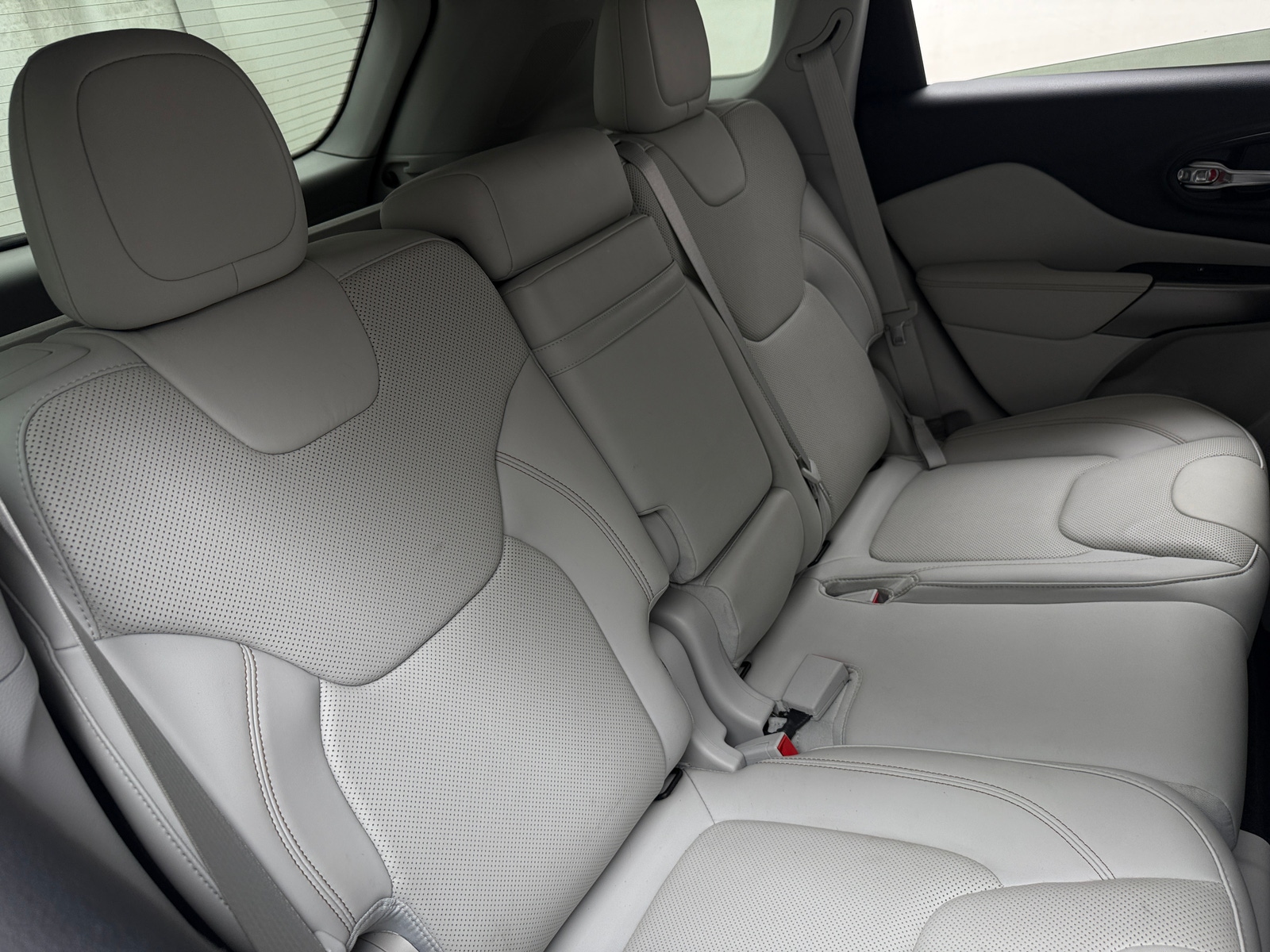 Thumbnail: 2019 Jeep Cherokee - 5