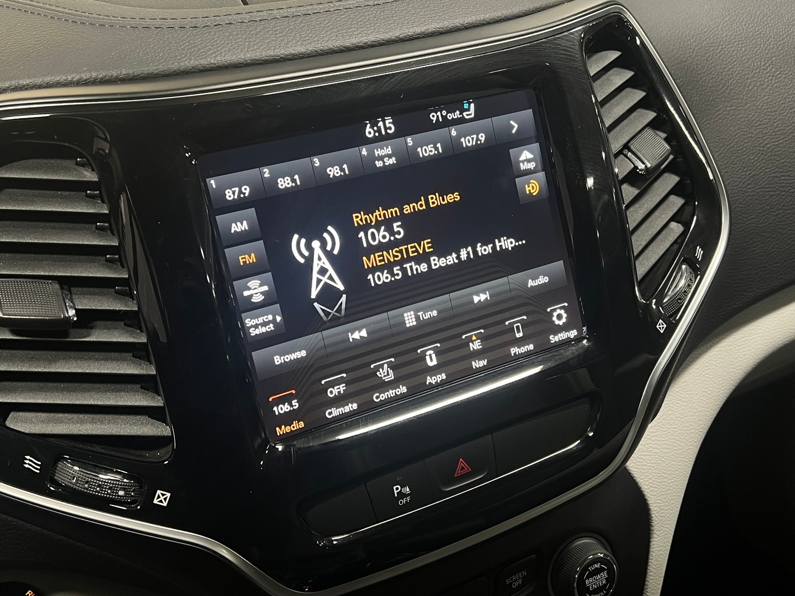 Thumbnail: 2019 Jeep Cherokee - 3