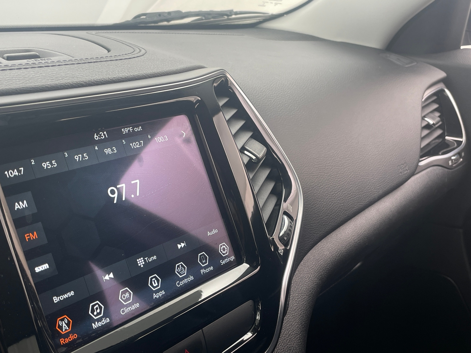 Thumbnail: 2019 Jeep Cherokee - 3