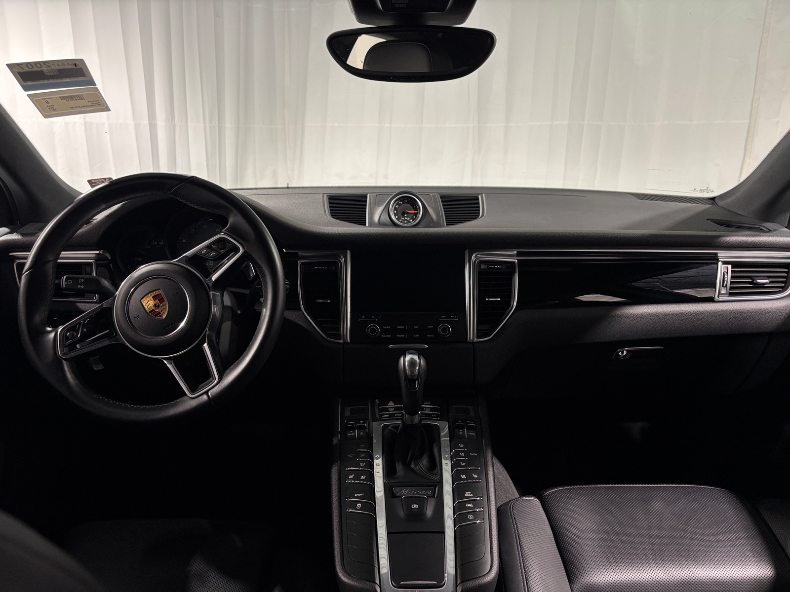 Thumbnail: 2017 Porsche Macan - 2
