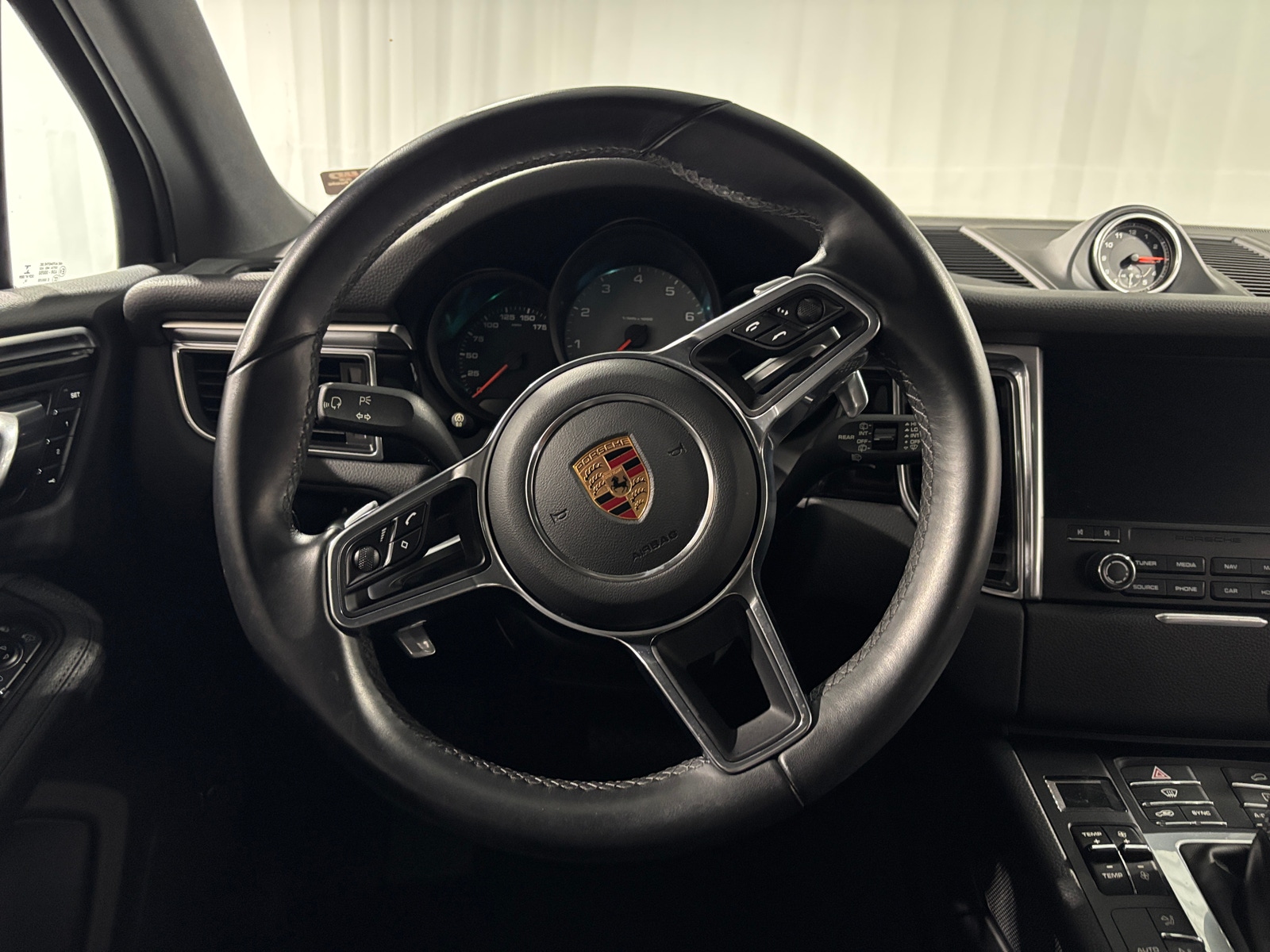 Thumbnail: 2017 Porsche Macan - 4