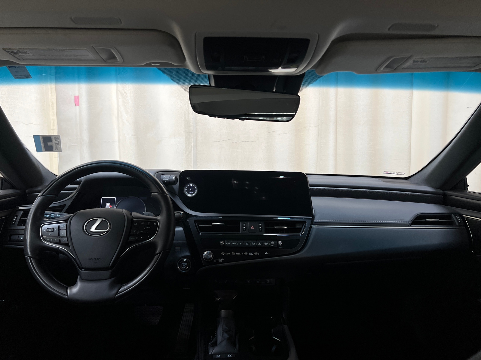 Thumbnail: 2025 Lexus ES - 2