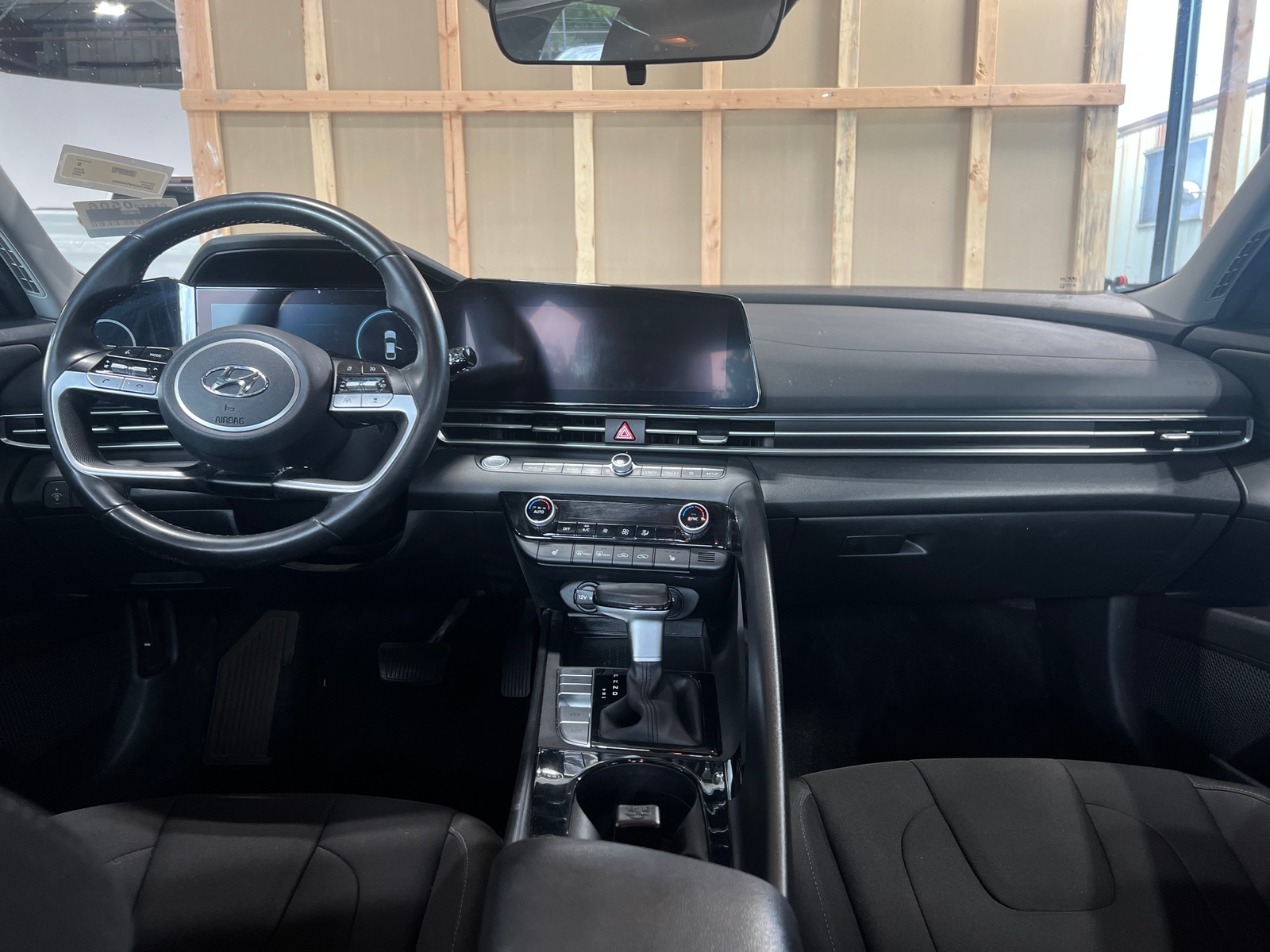 Thumbnail: 2023 Hyundai Elantra - 3