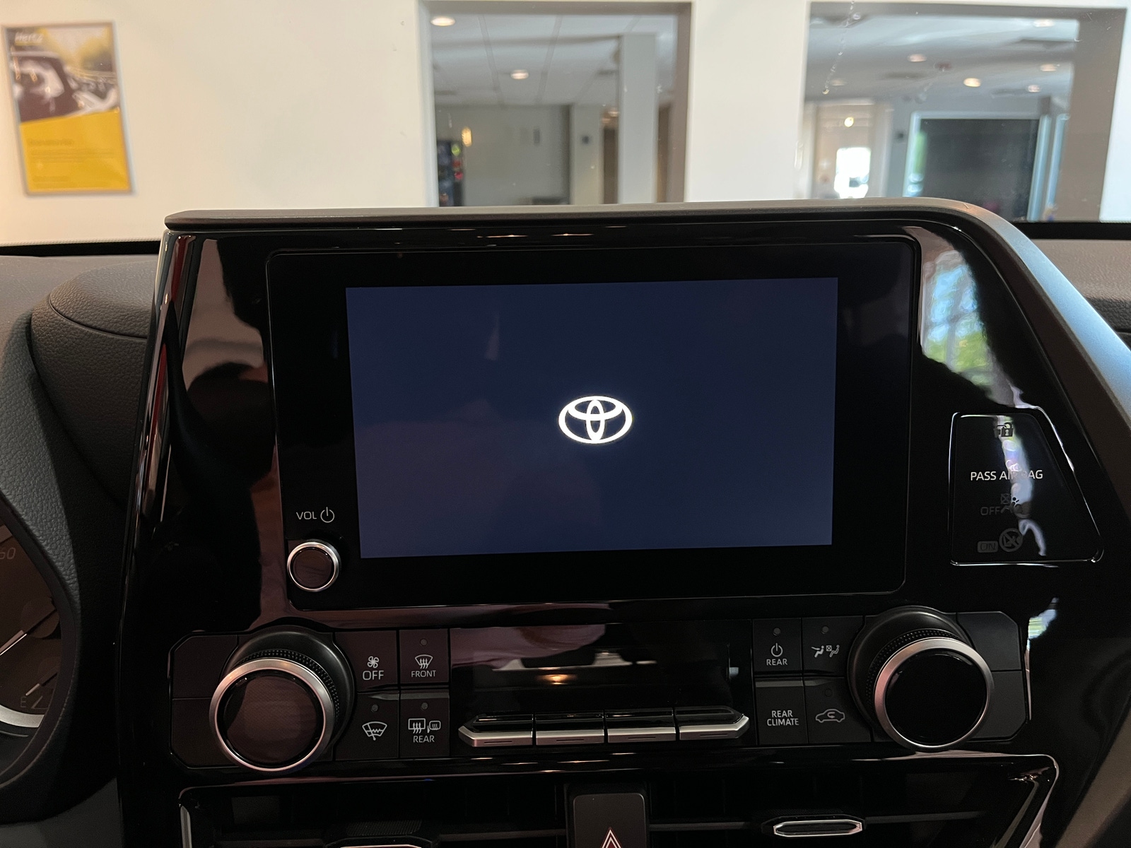 Thumbnail: 2025 Toyota Highlander - 4