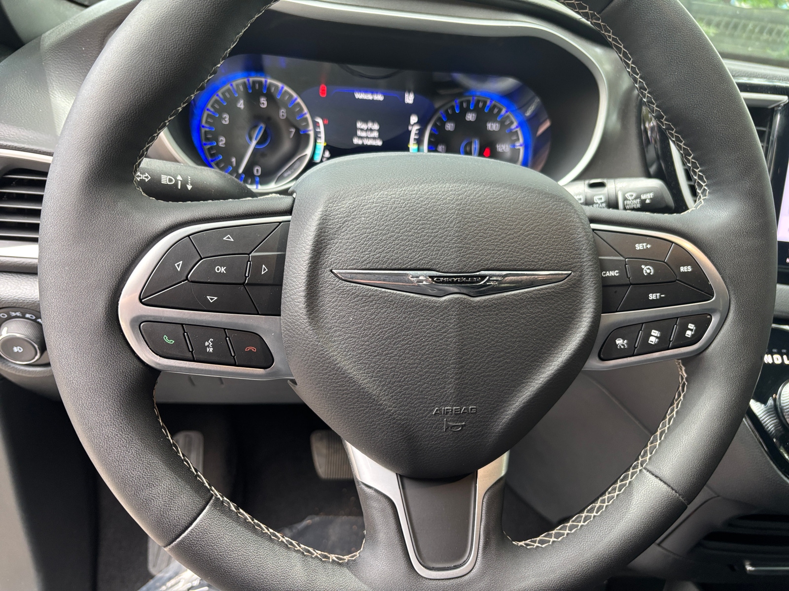 Thumbnail: 2025 Chrysler Pacifica - 4