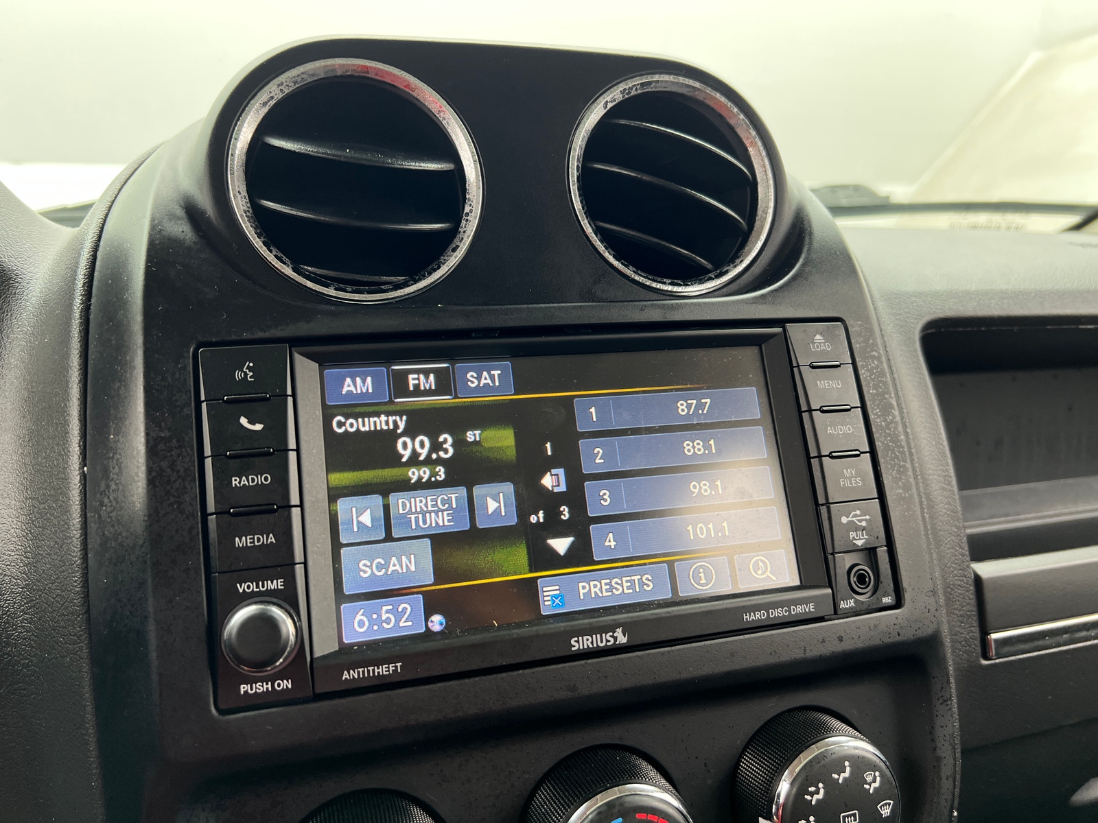 Thumbnail: 2016 Jeep Patriot - 3