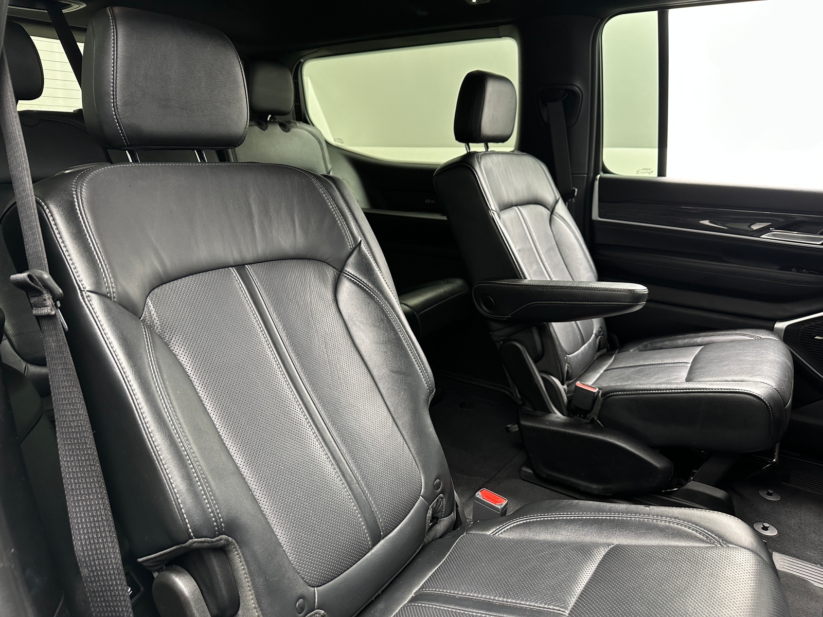 Thumbnail: 2022 Jeep Wagoneer - 5