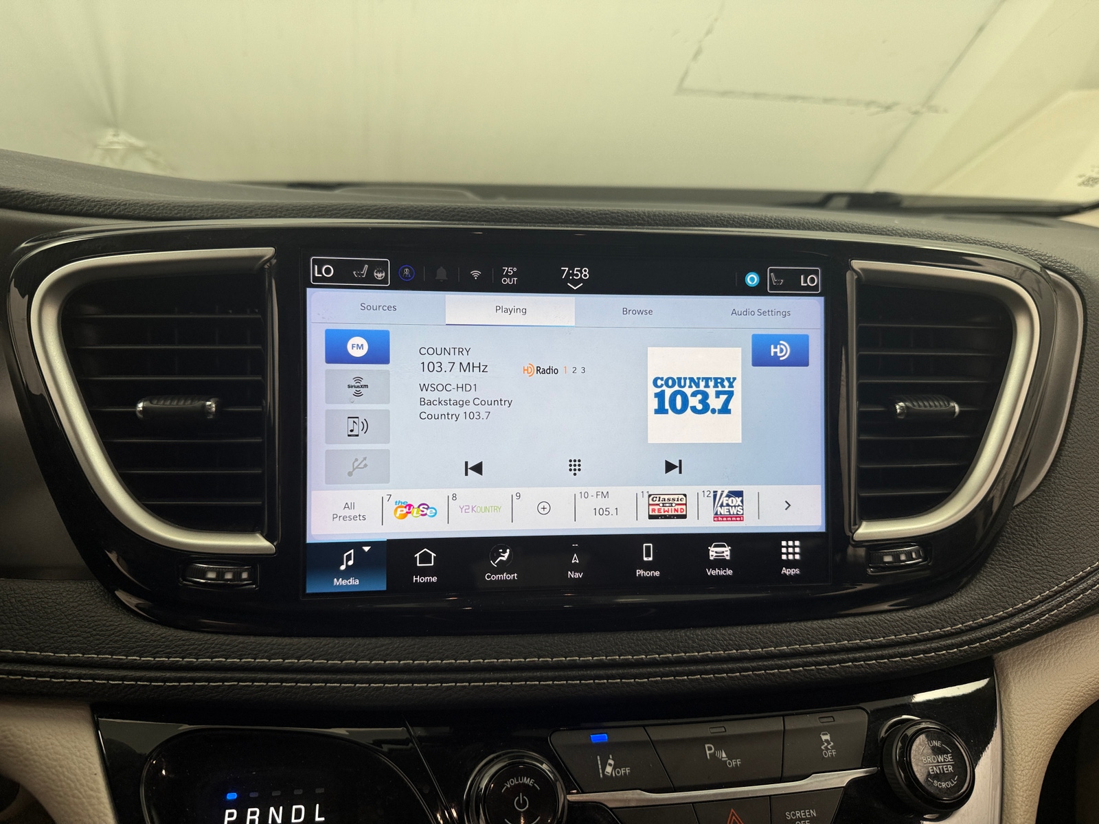 Thumbnail: 2024 Chrysler Pacifica - 3
