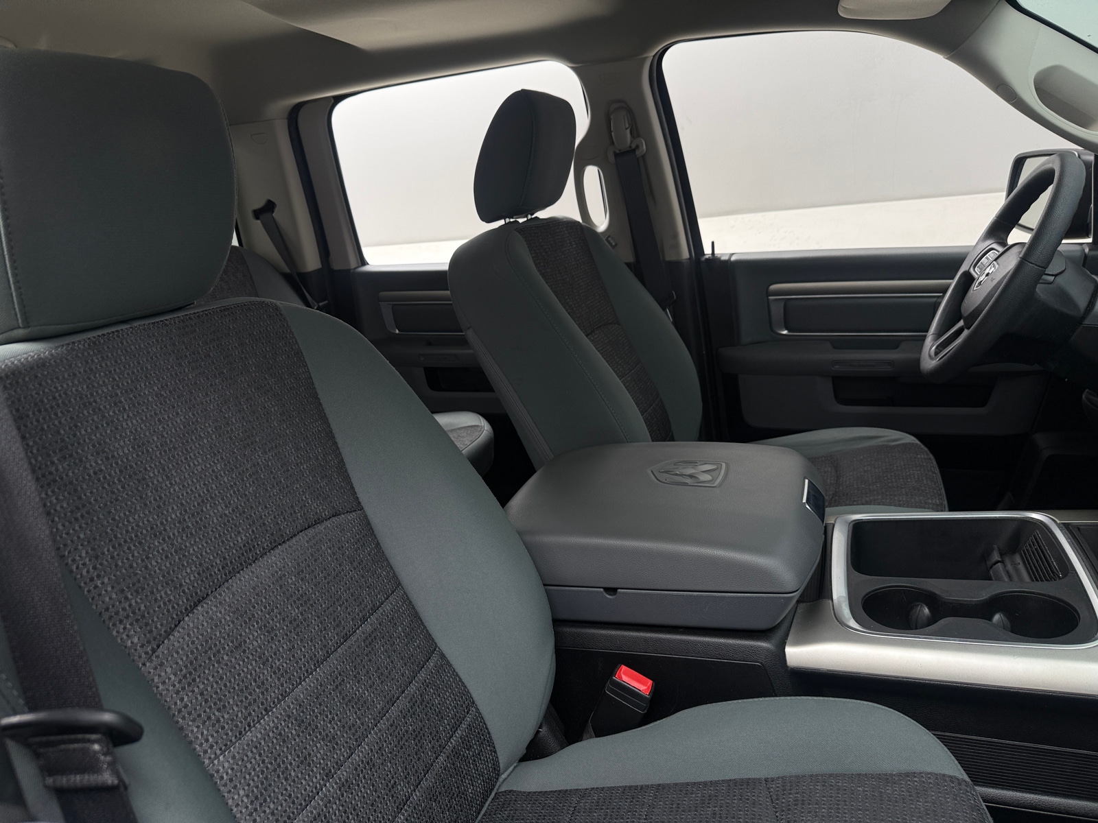 Thumbnail: 2020 RAM 1500 Classic - 2