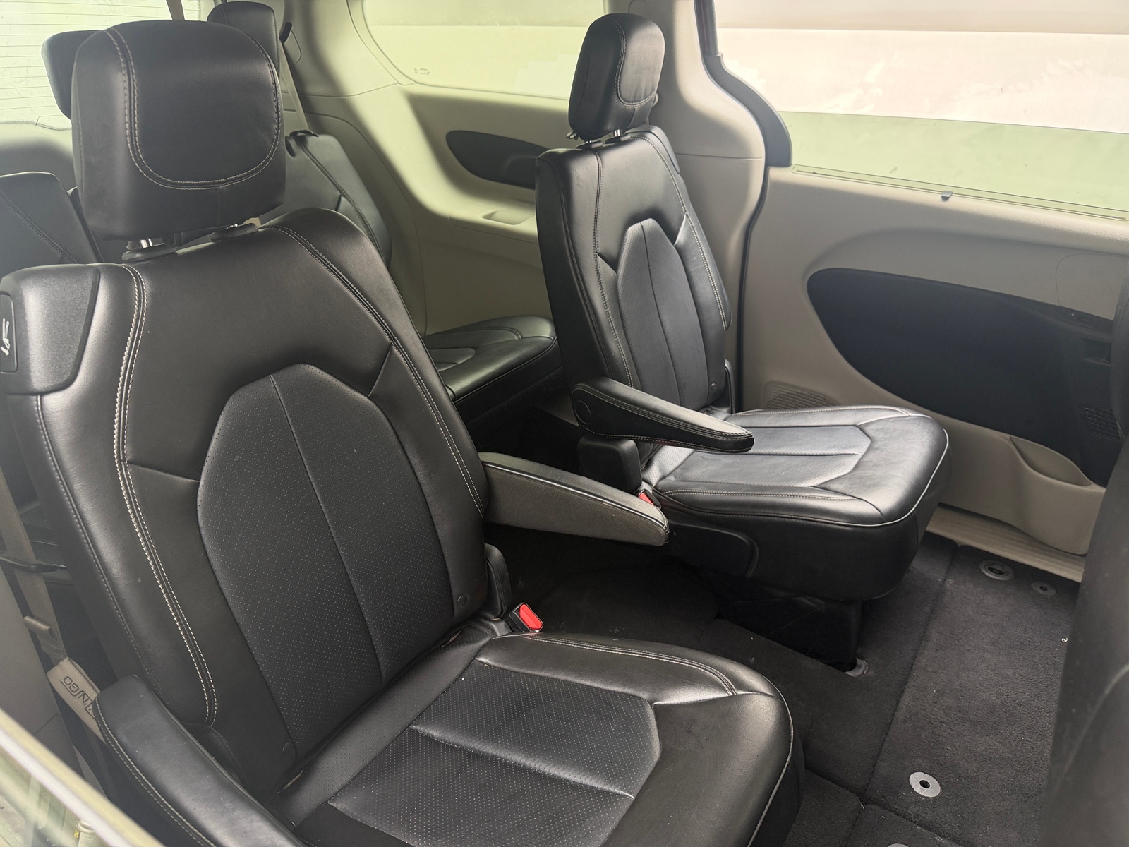 Thumbnail: 2020 Chrysler Voyager - 5