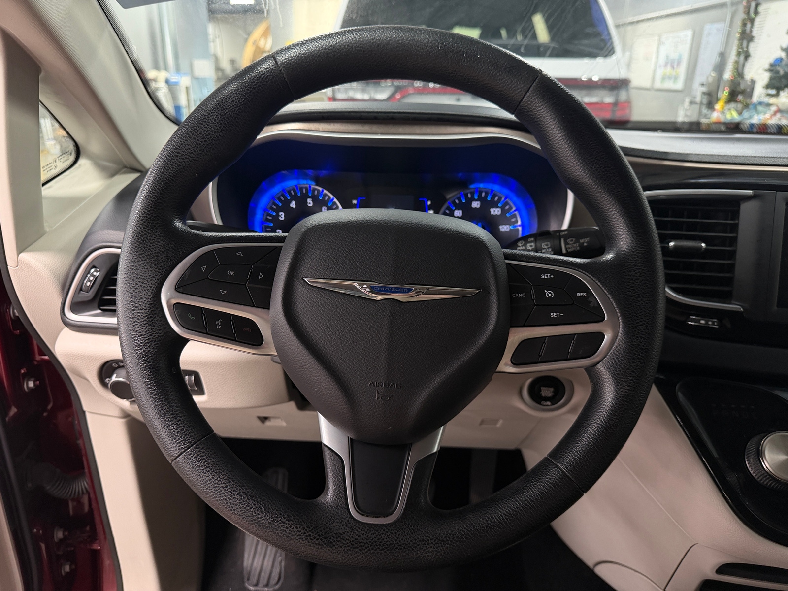 Thumbnail: 2020 Chrysler Voyager - 4