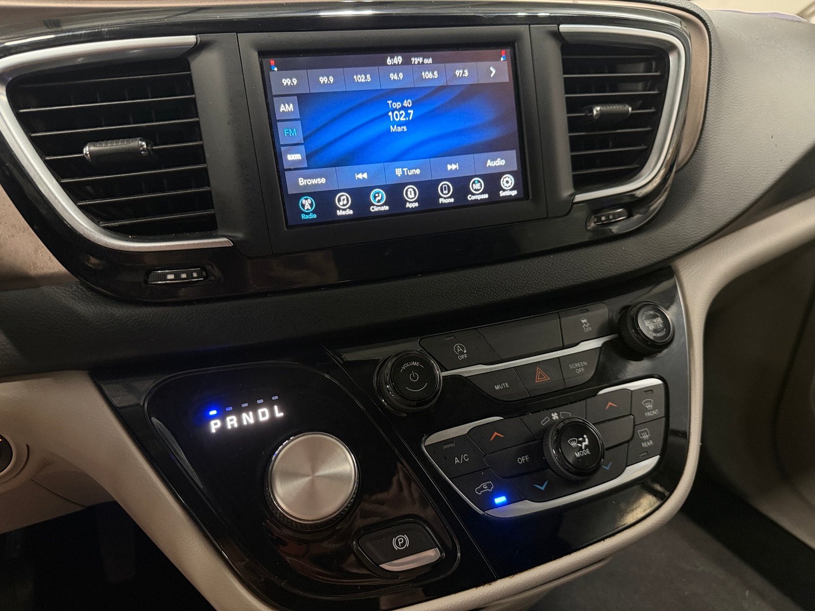 Thumbnail: 2020 Chrysler Voyager - 3