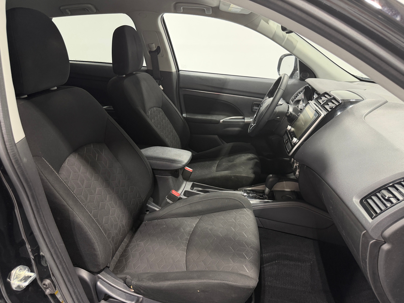 Thumbnail: 2020 Mitsubishi Outlander Sport - 2