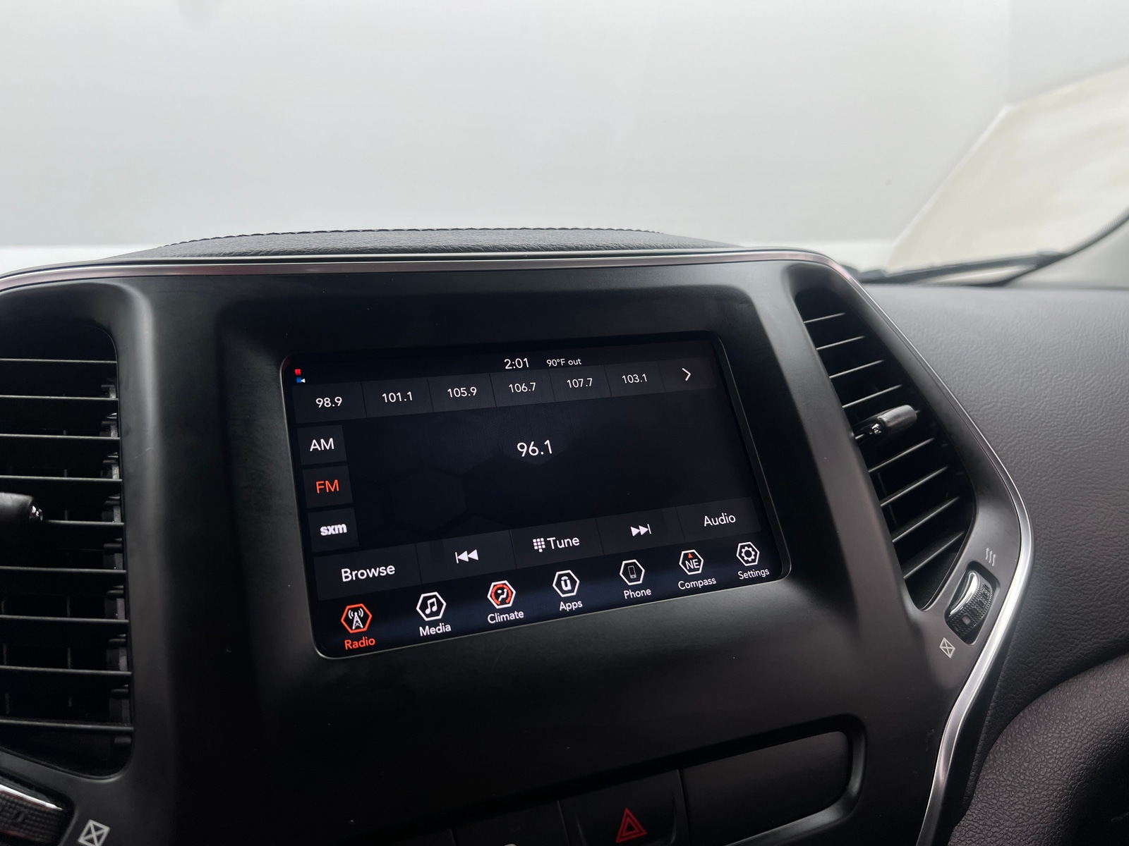 Thumbnail: 2020 Jeep Cherokee - 4