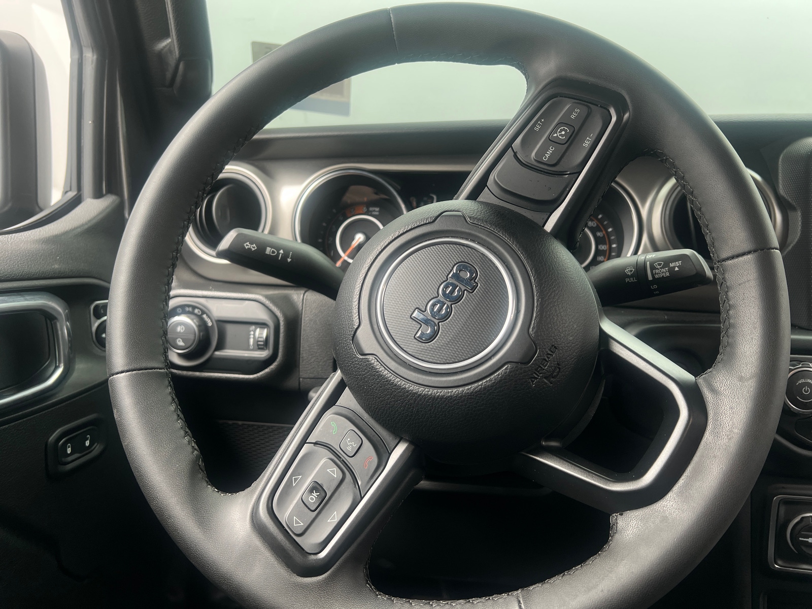 Thumbnail: 2023 Jeep Gladiator - 5