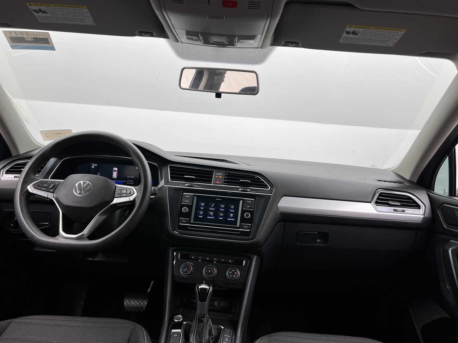 Thumbnail: 2022 Volkswagen Tiguan - 3