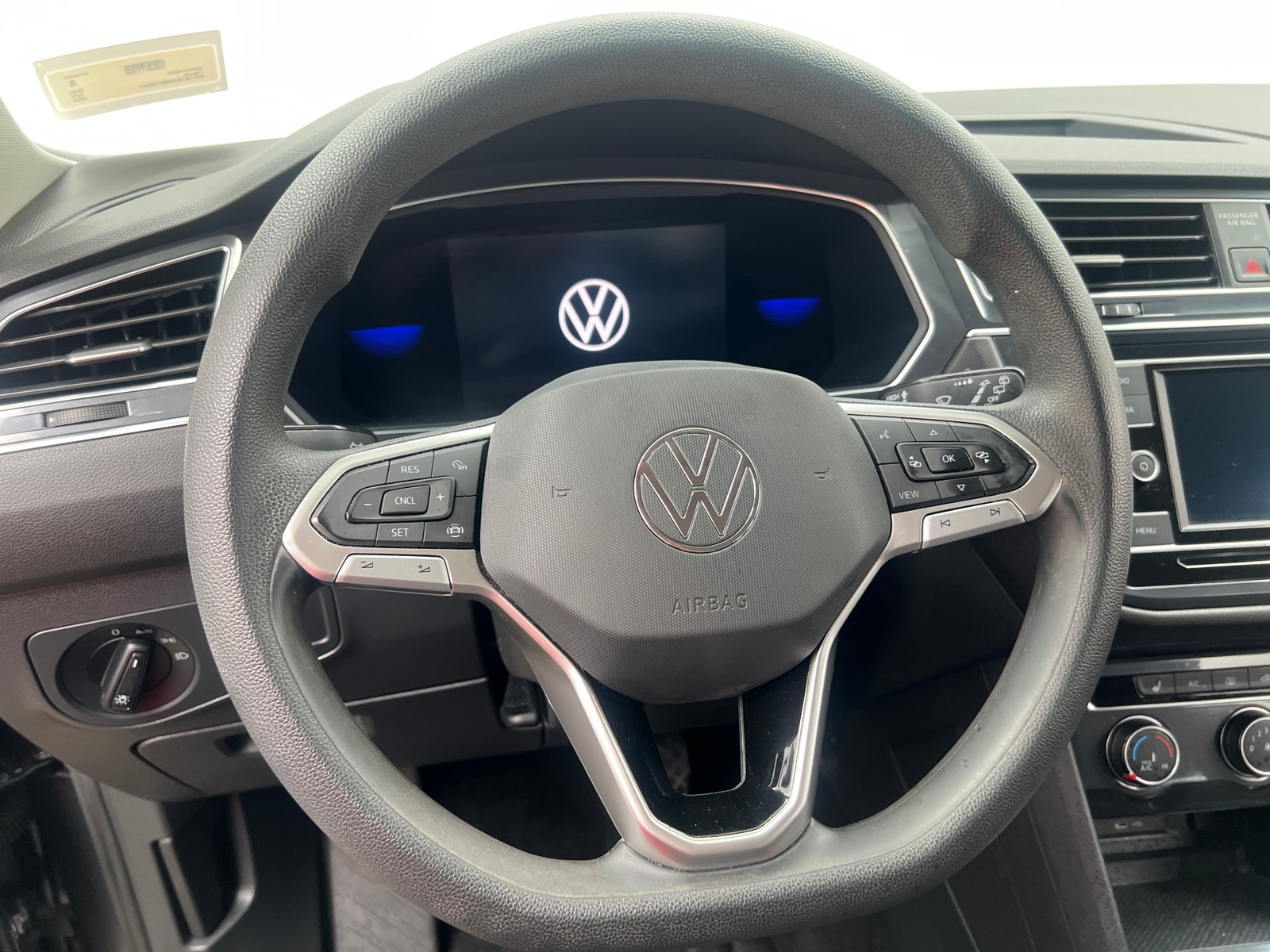 Thumbnail: 2022 Volkswagen Tiguan - 5