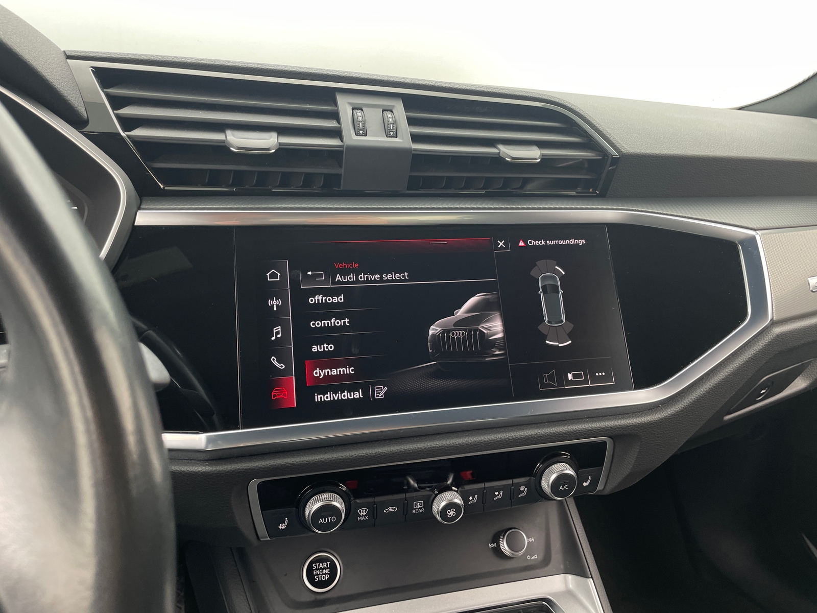 Thumbnail: 2023 Audi Q3 - 3