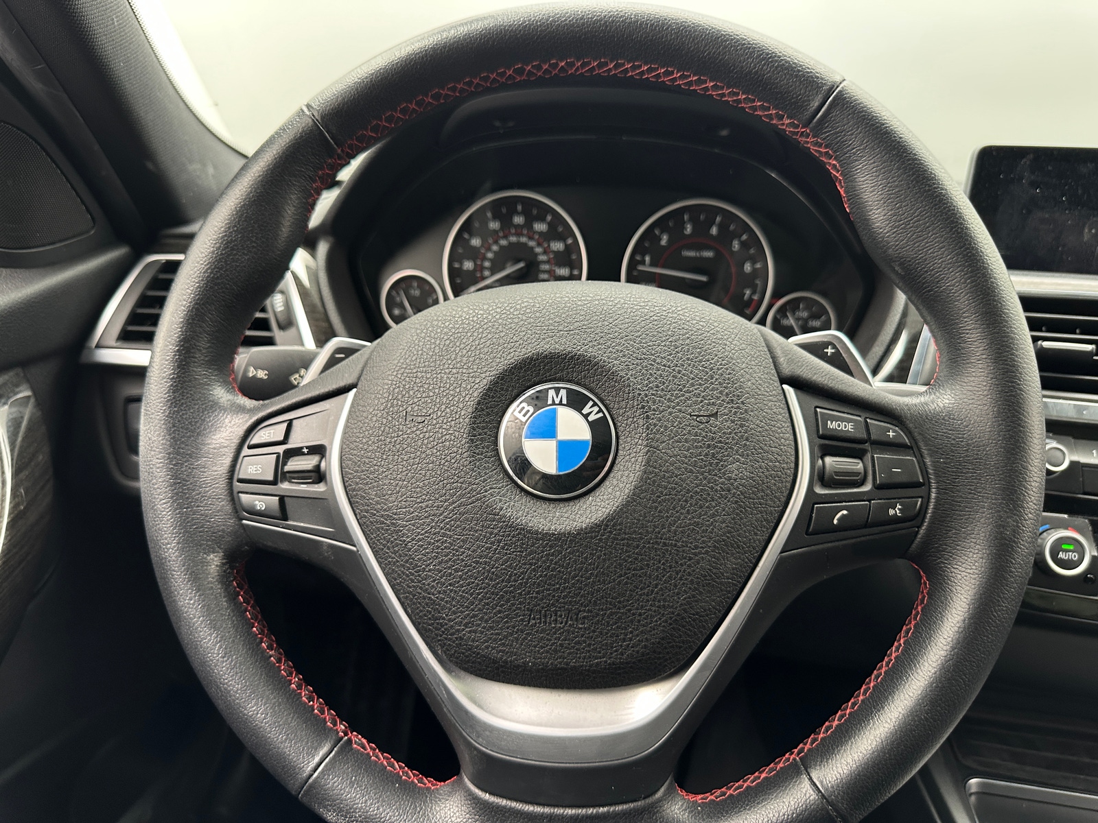 Thumbnail: 2016 BMW 3 Series - 4