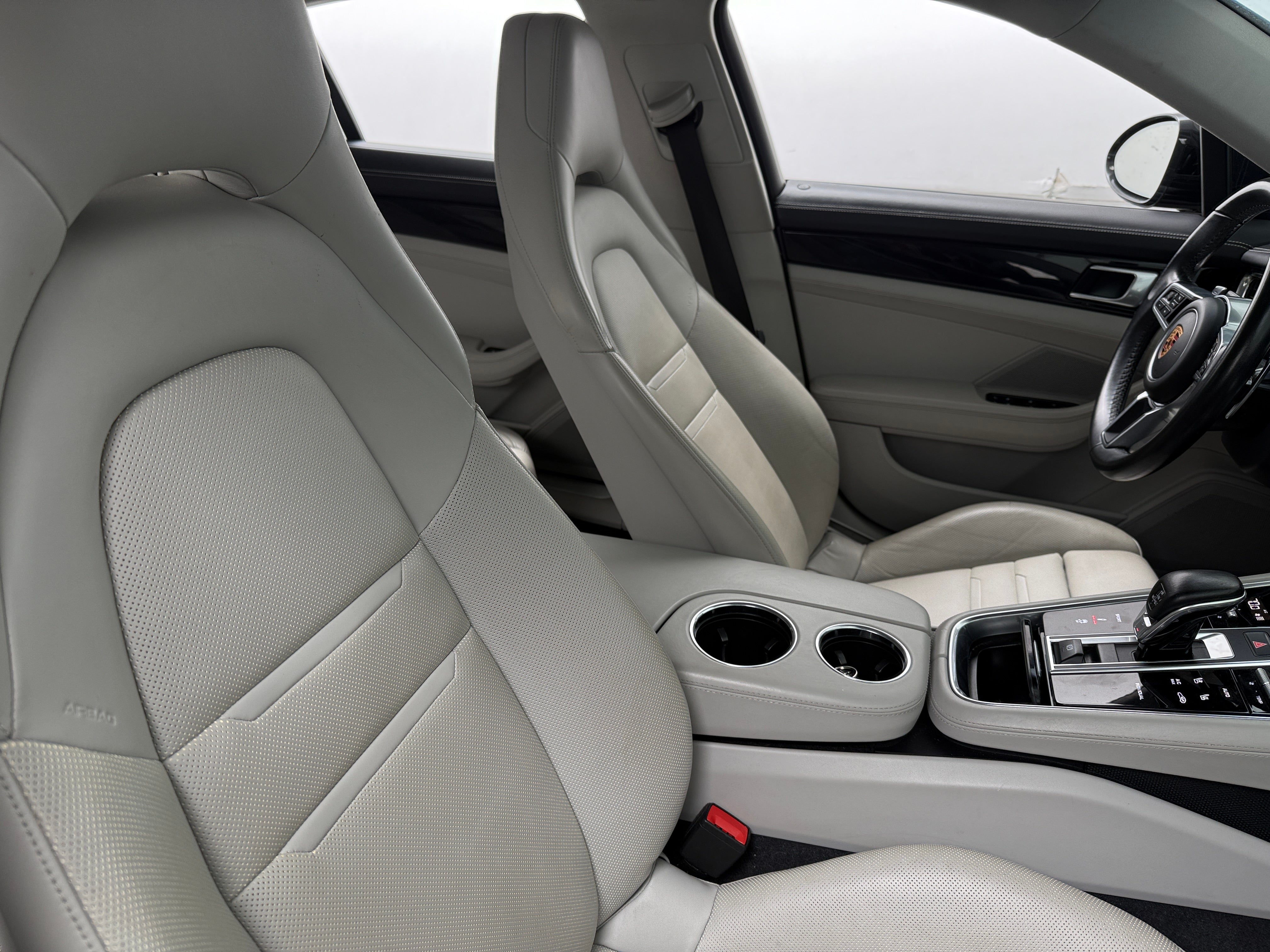 2018 Porsche Panamera 4 - Photo 10