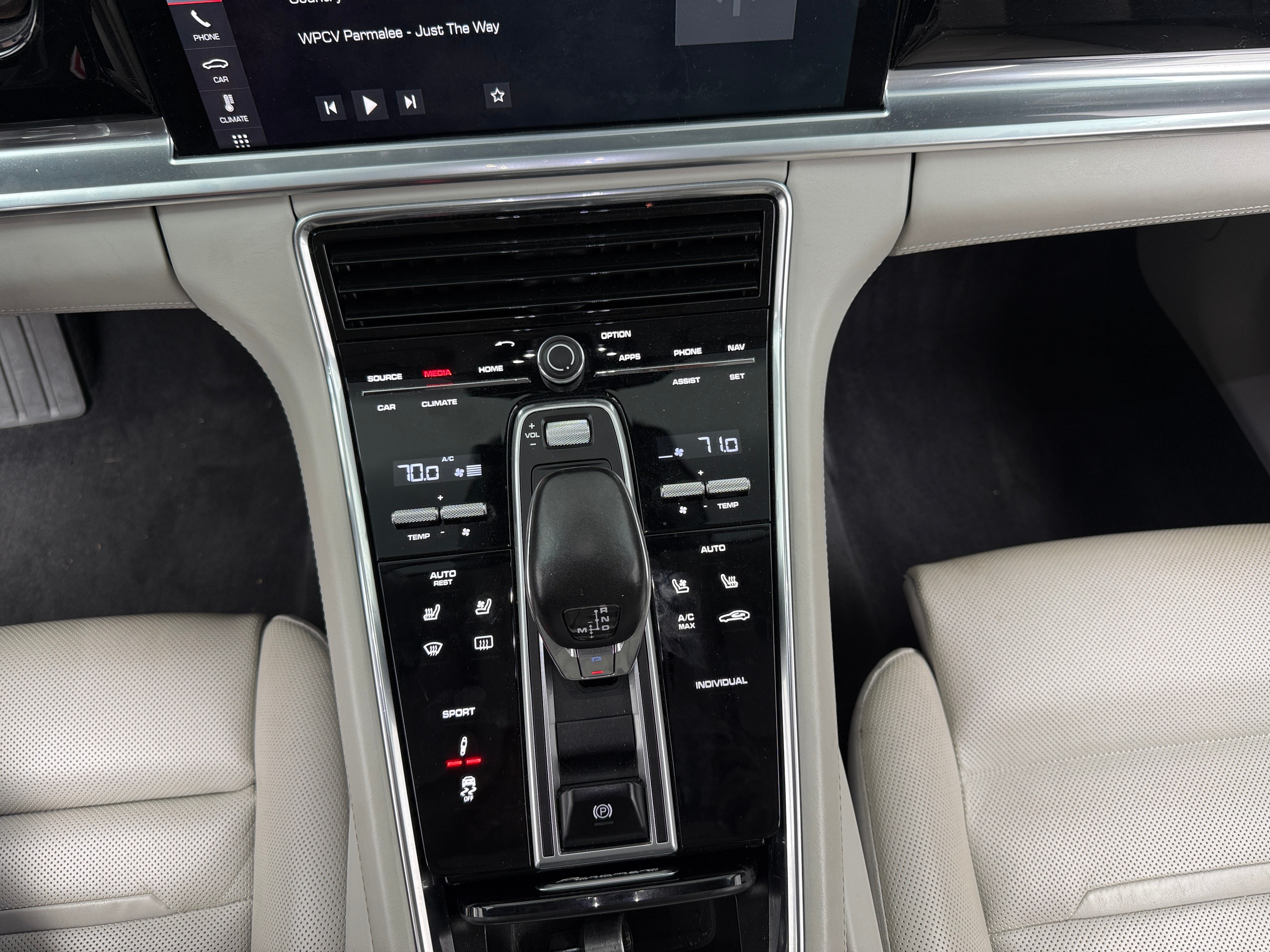 2018 Porsche Panamera 4 - Photo 8
