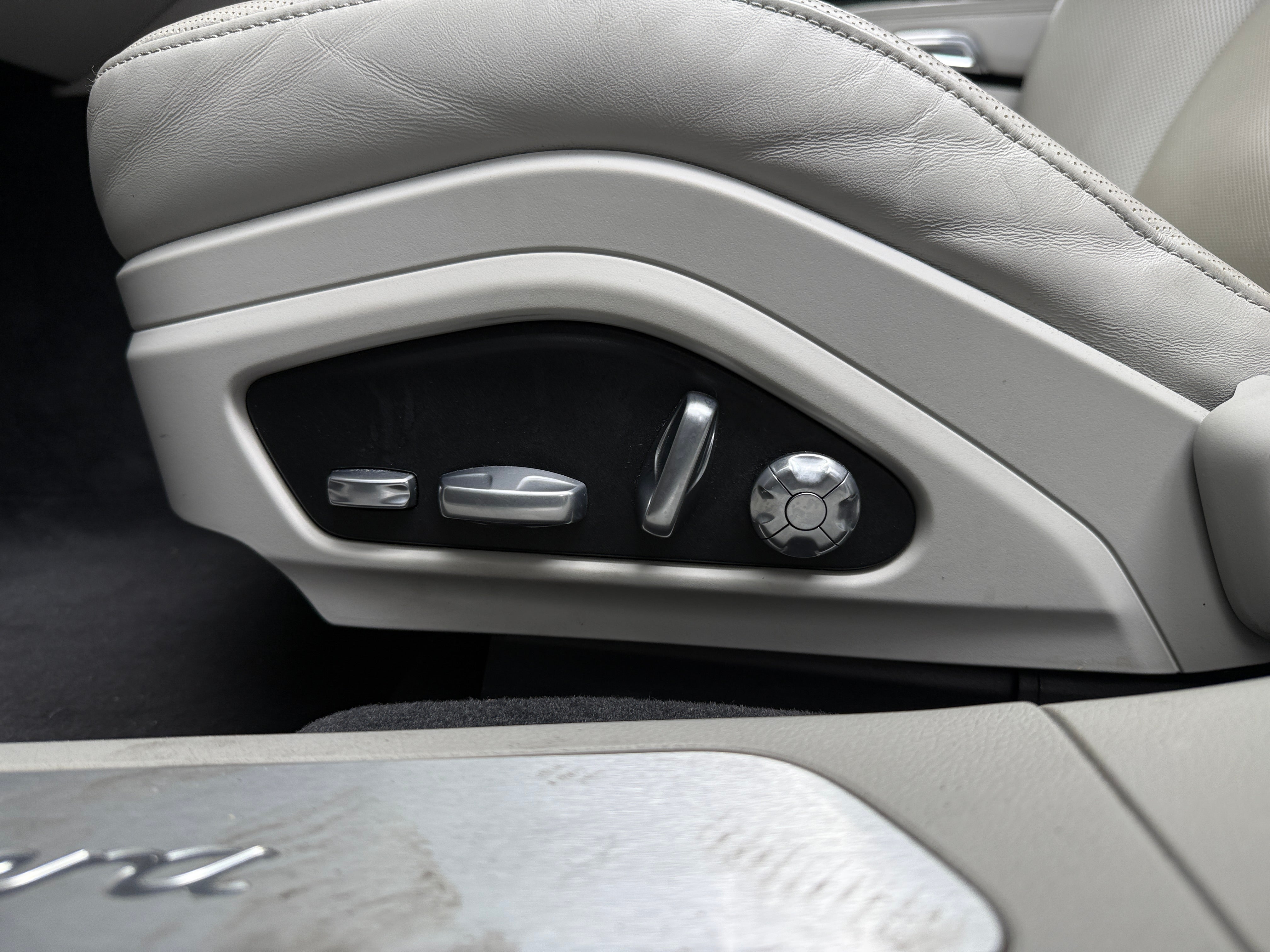 2018 Porsche Panamera 4 - Photo 9