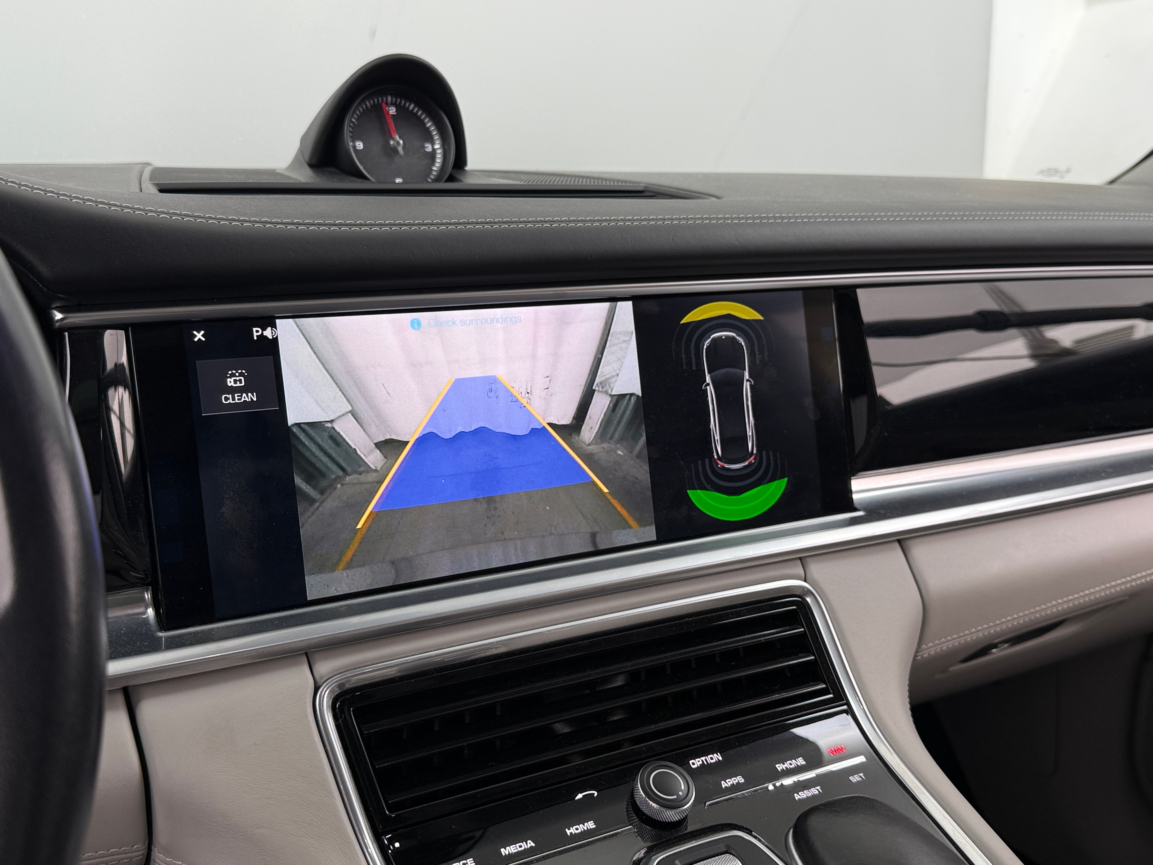 2018 Porsche Panamera 4 - Photo 15