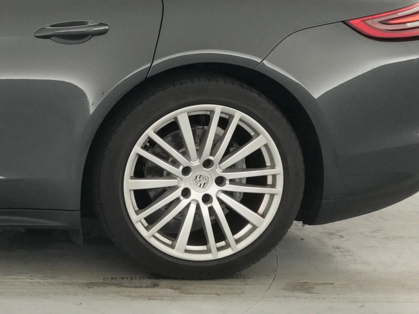 2018 Porsche Panamera 4 - Photo 18
