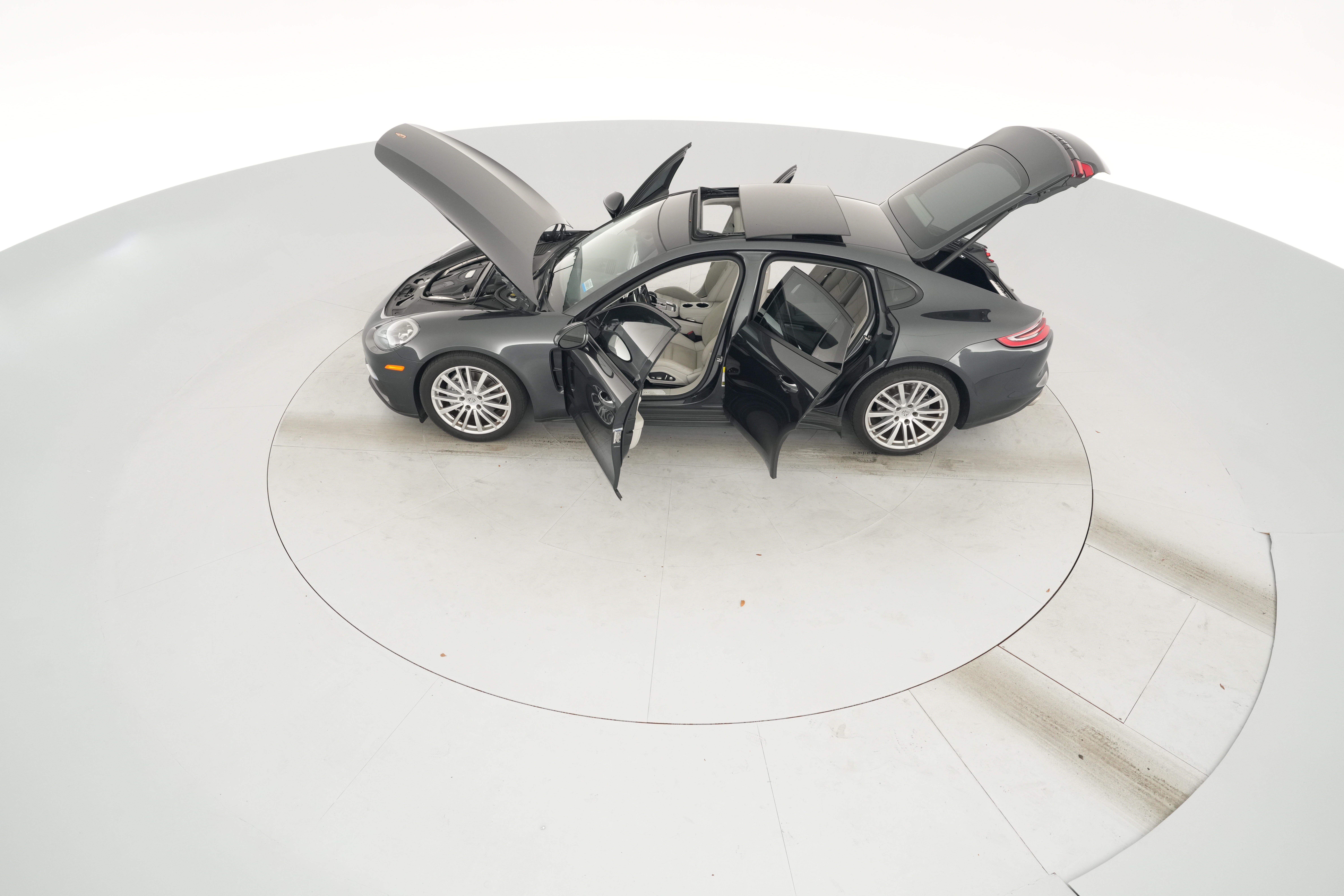 2018 Porsche Panamera 4 - Photo 48