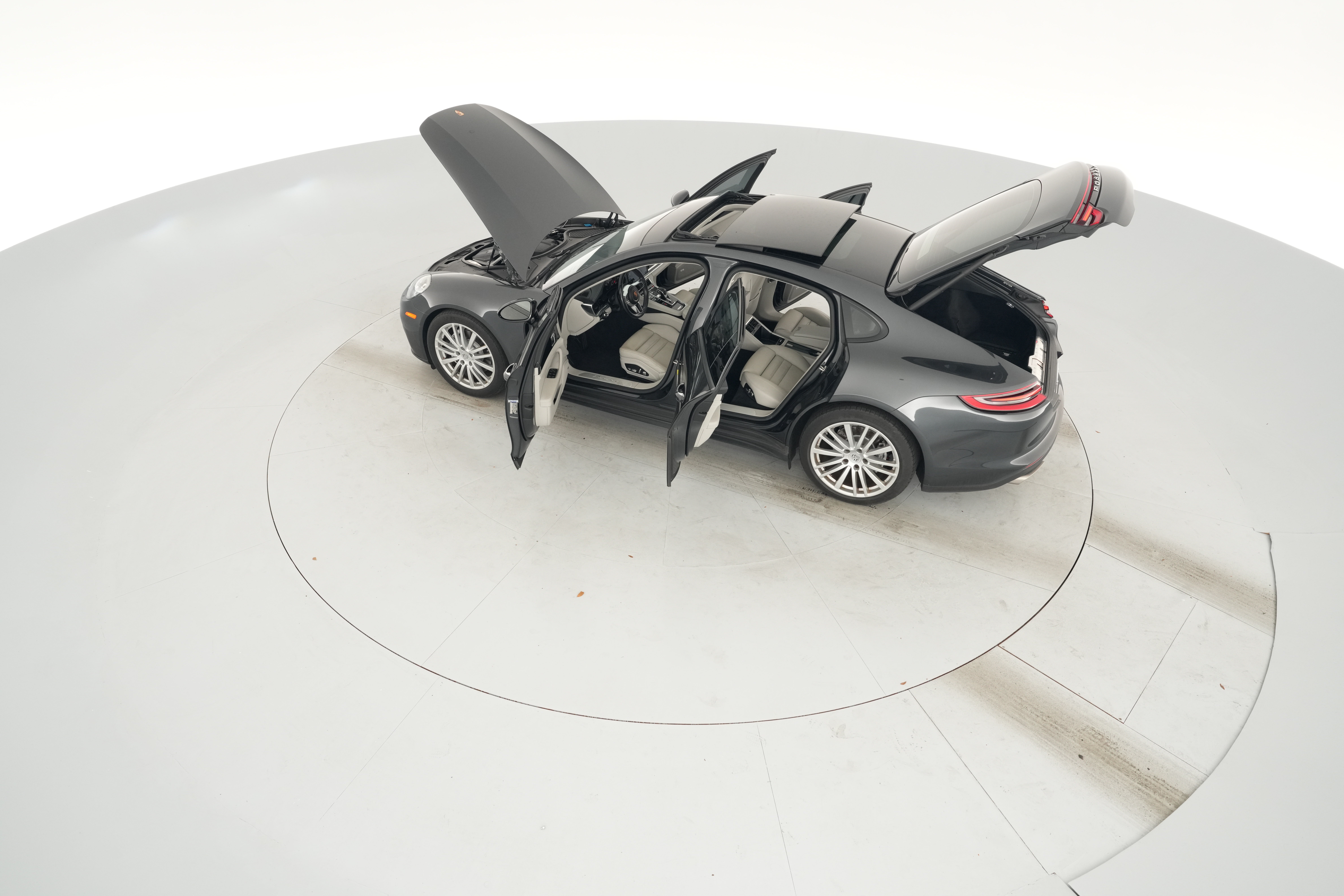 2018 Porsche Panamera 4 - Photo 49