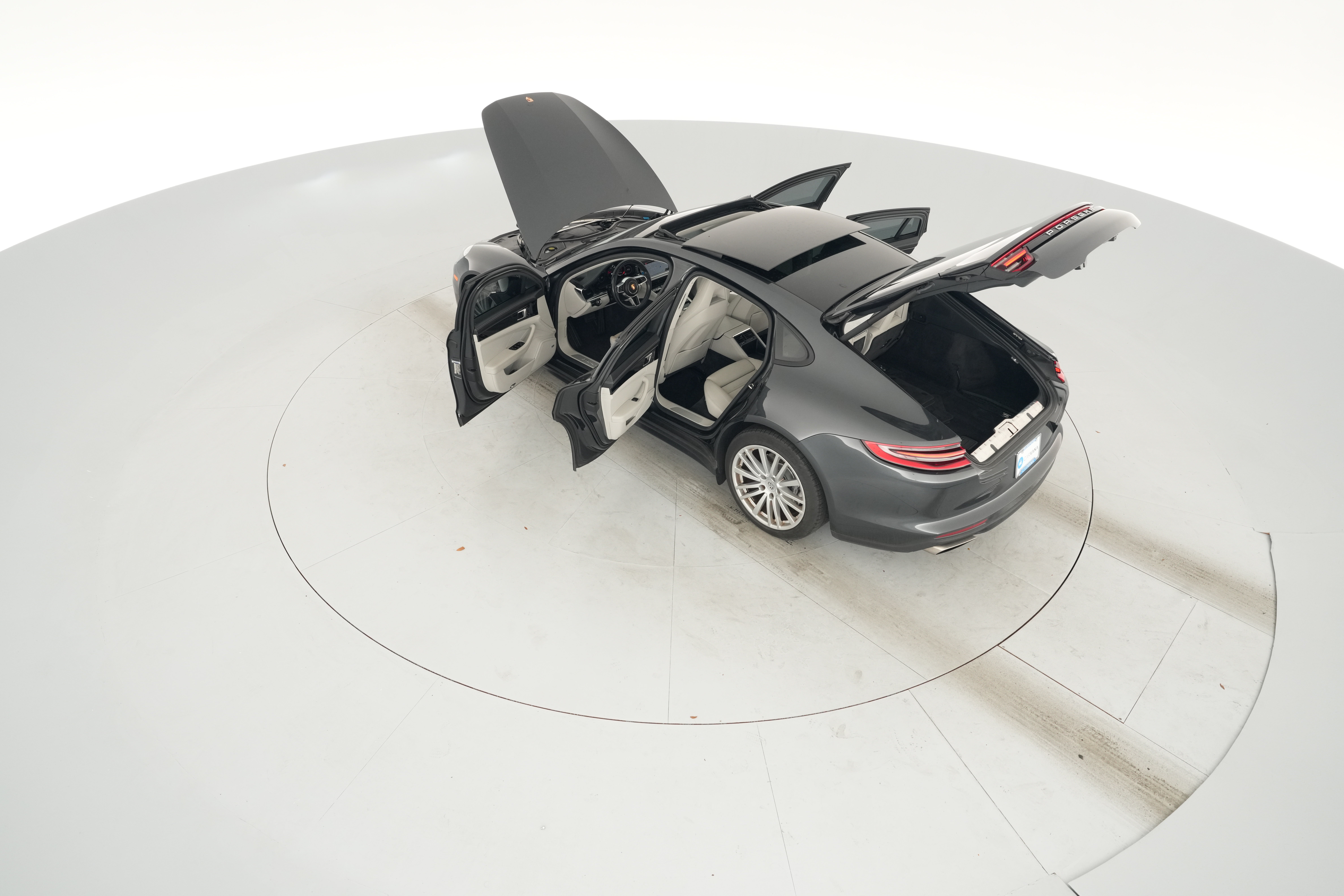 2018 Porsche Panamera 4 - Photo 50
