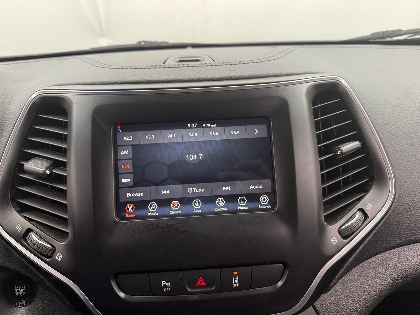 Thumbnail: 2021 Jeep Cherokee - 3
